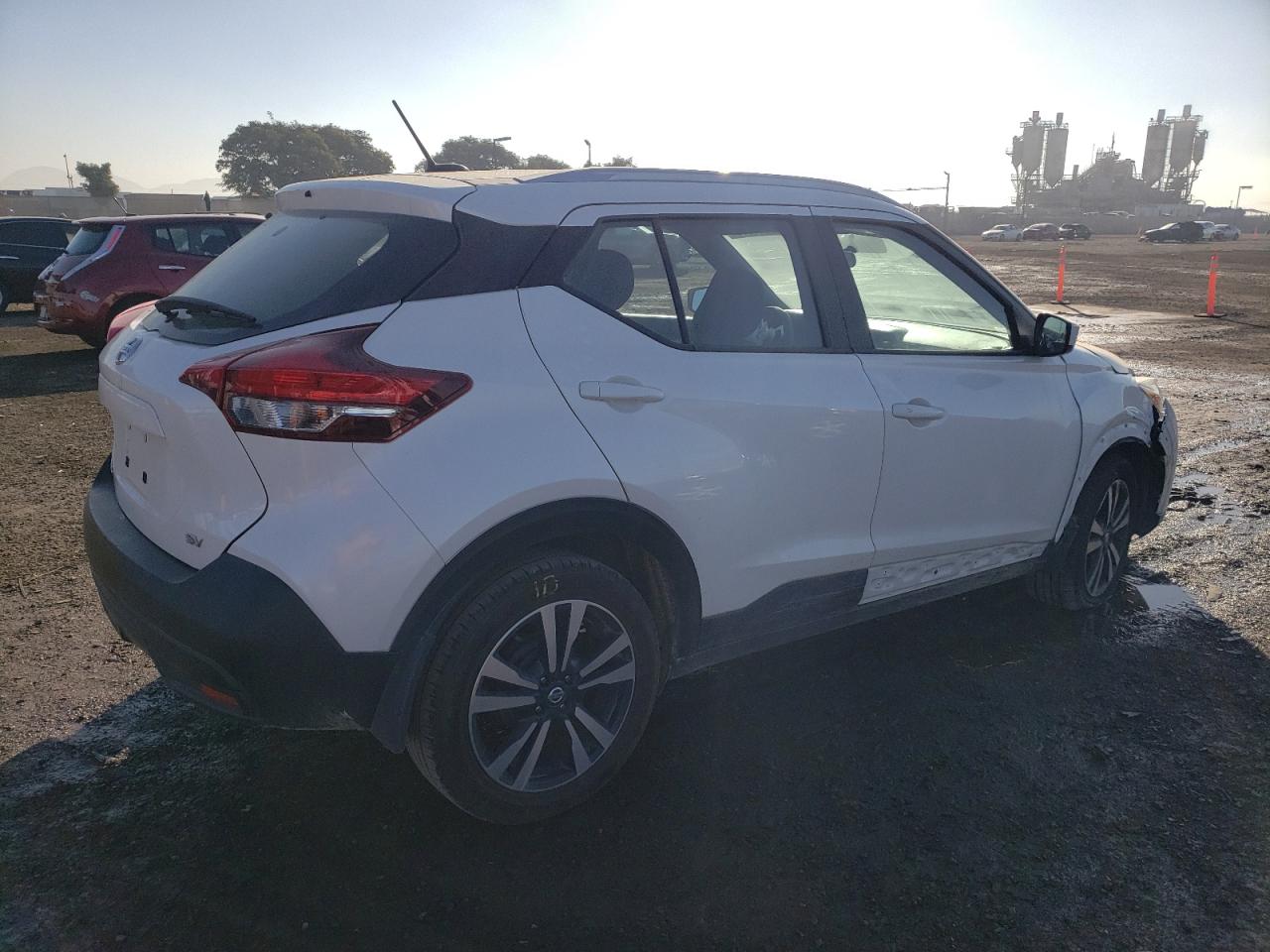 Photo 2 VIN: 3N1CP5CU9JL538062 - NISSAN KICKS 