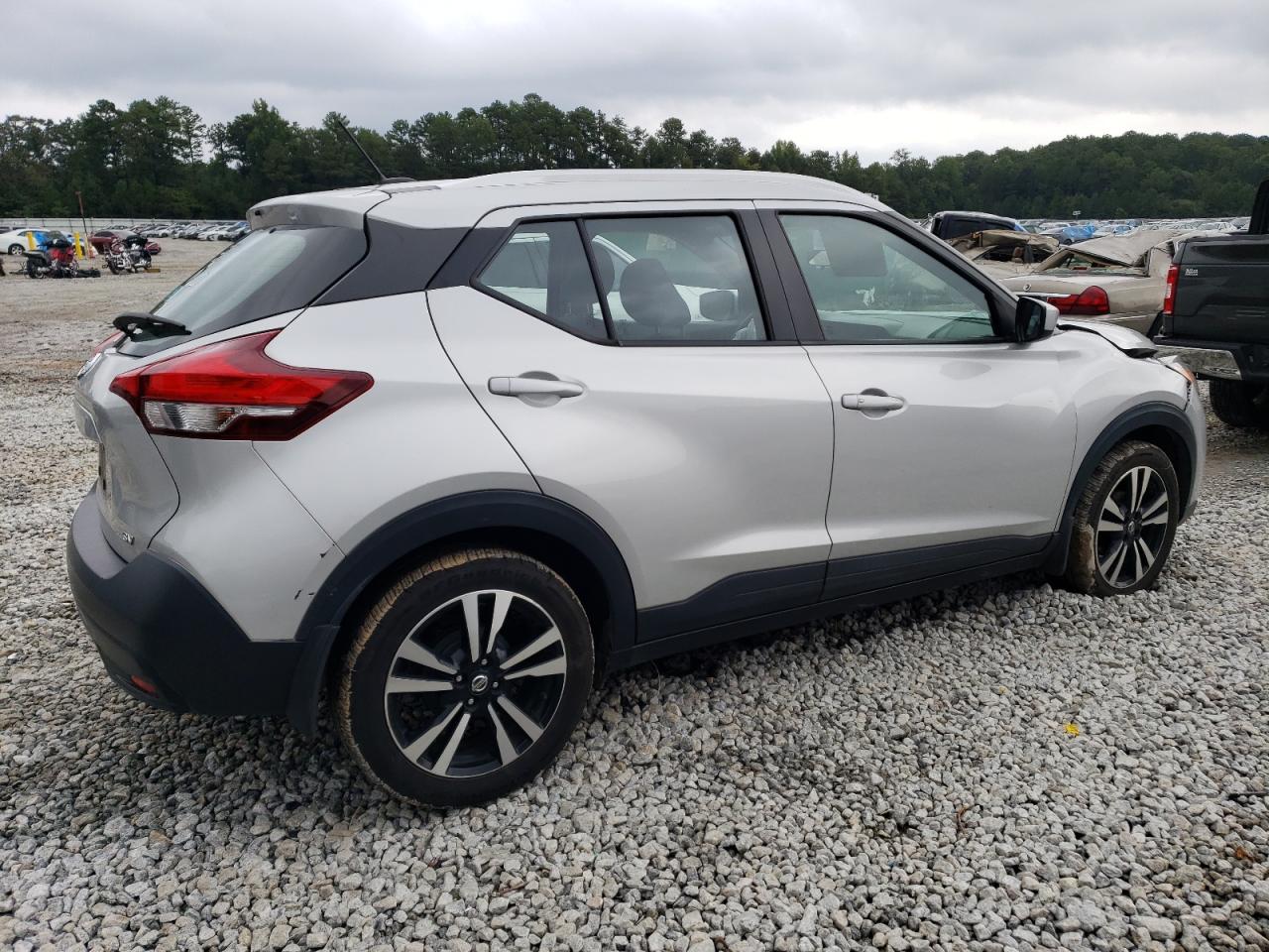 Photo 2 VIN: 3N1CP5CU9JL538272 - NISSAN KICKS 