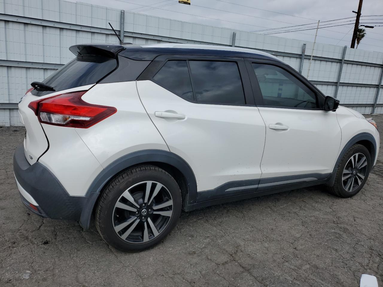 Photo 2 VIN: 3N1CP5CU9KL564405 - NISSAN KICKS 