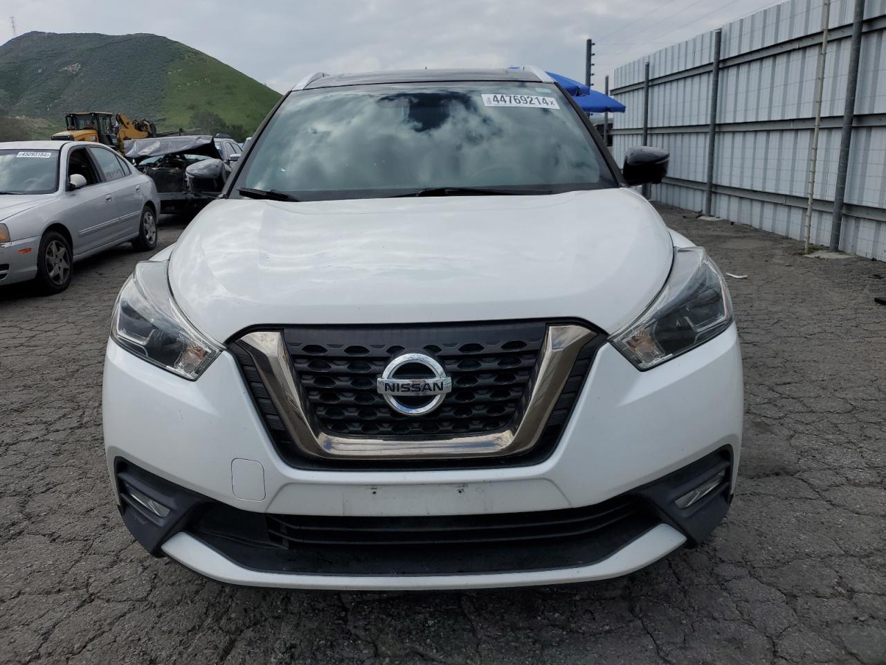 Photo 4 VIN: 3N1CP5CU9KL564405 - NISSAN KICKS 