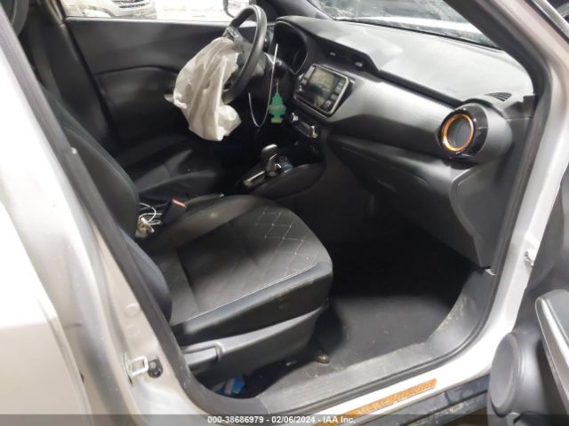 Photo 4 VIN: 3N1CP5CUXJL510402 - NISSAN KICKS 