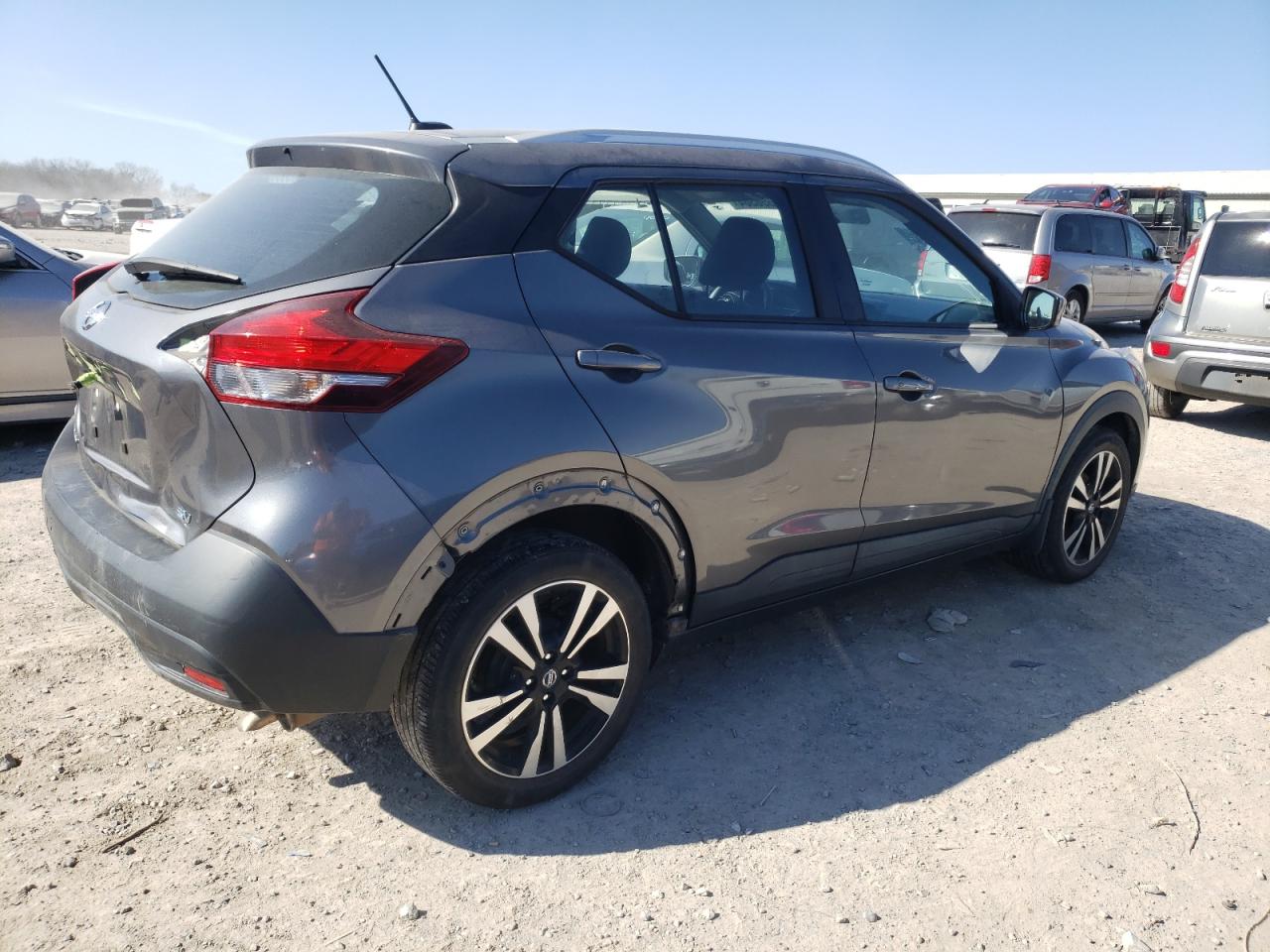 Photo 2 VIN: 3N1CP5CUXJL512909 - NISSAN KICKS 