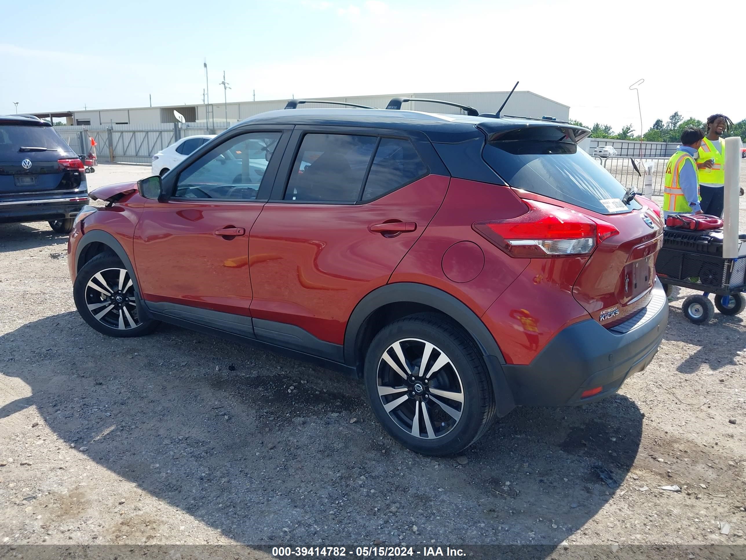 Photo 2 VIN: 3N1CP5CUXJL518936 - NISSAN KICKS 