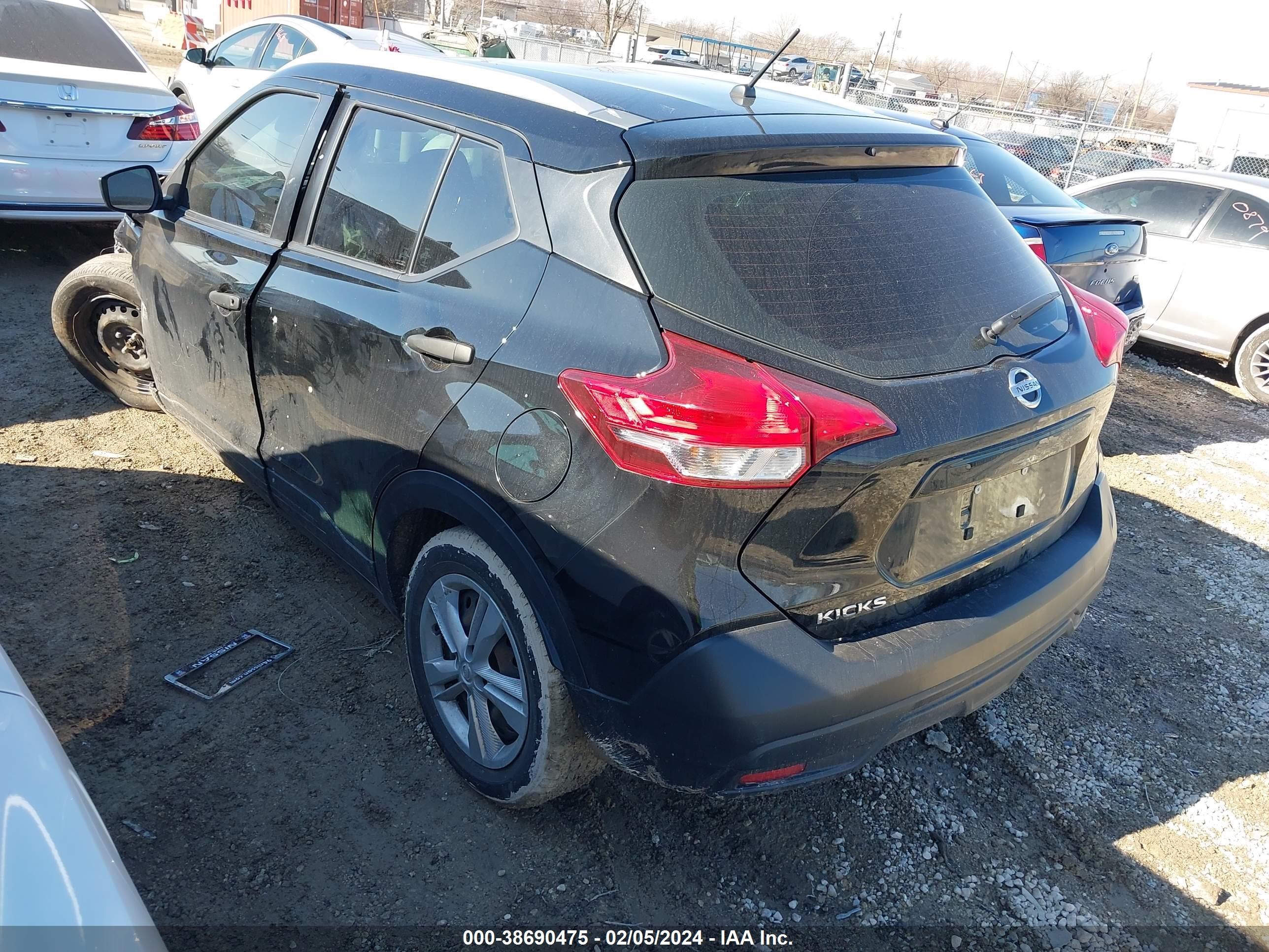 Photo 2 VIN: 3N1CP5CUXJL542881 - NISSAN KICKS 