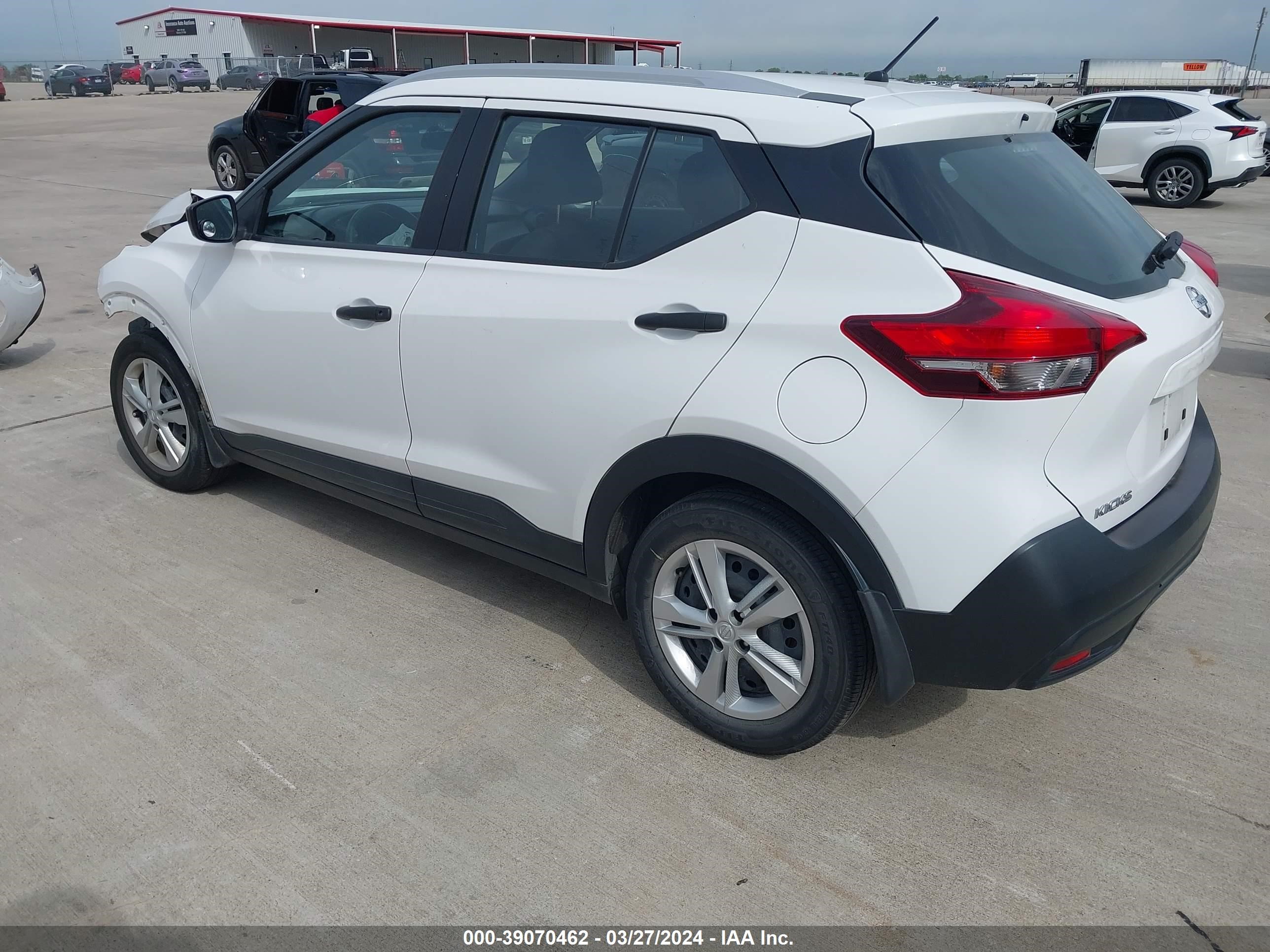 Photo 2 VIN: 3N1CP5CUXKL492811 - NISSAN KICKS 