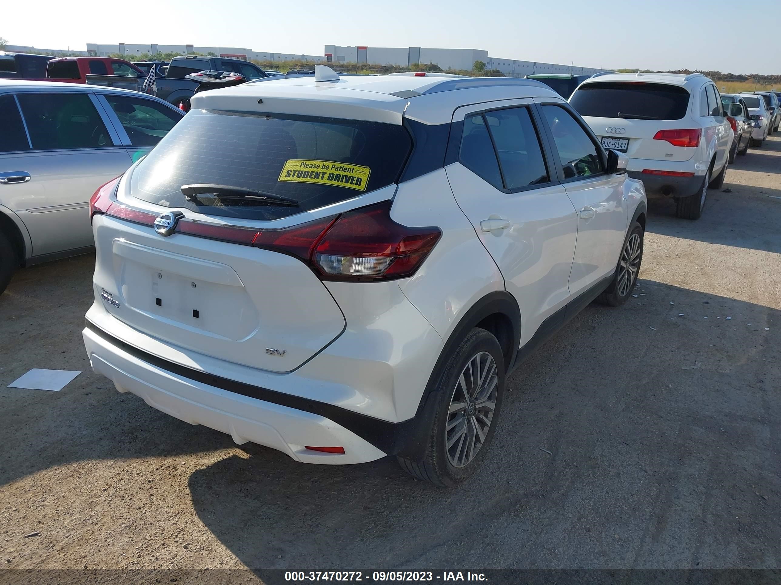 Photo 3 VIN: 3N1CP5CV0ML493638 - NISSAN KICKS 