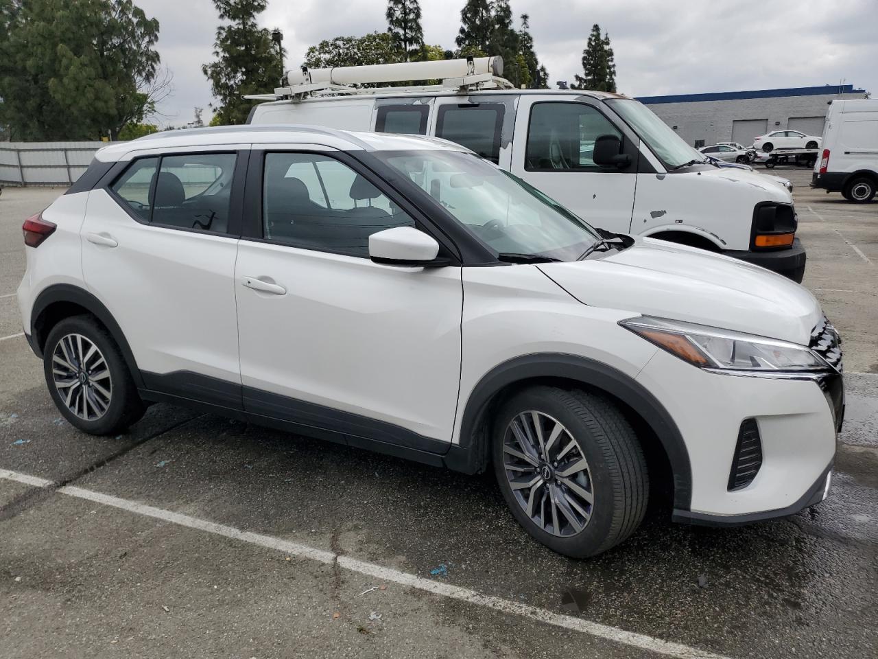 Photo 3 VIN: 3N1CP5CV0PL513973 - NISSAN KICKS 