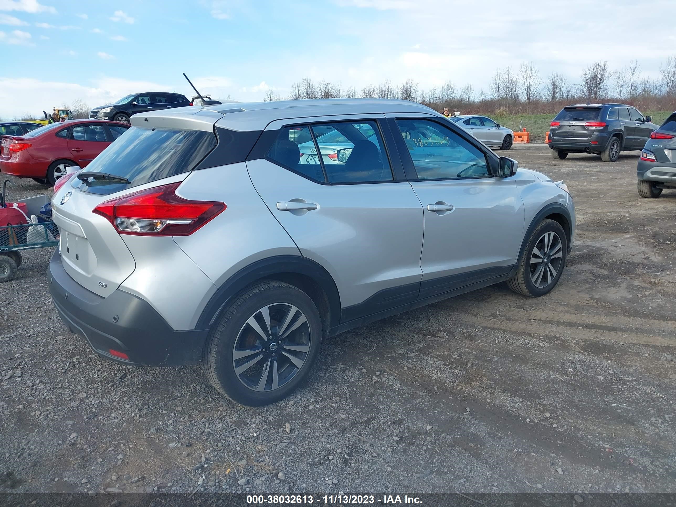 Photo 3 VIN: 3N1CP5CV1LL529528 - NISSAN KICKS 