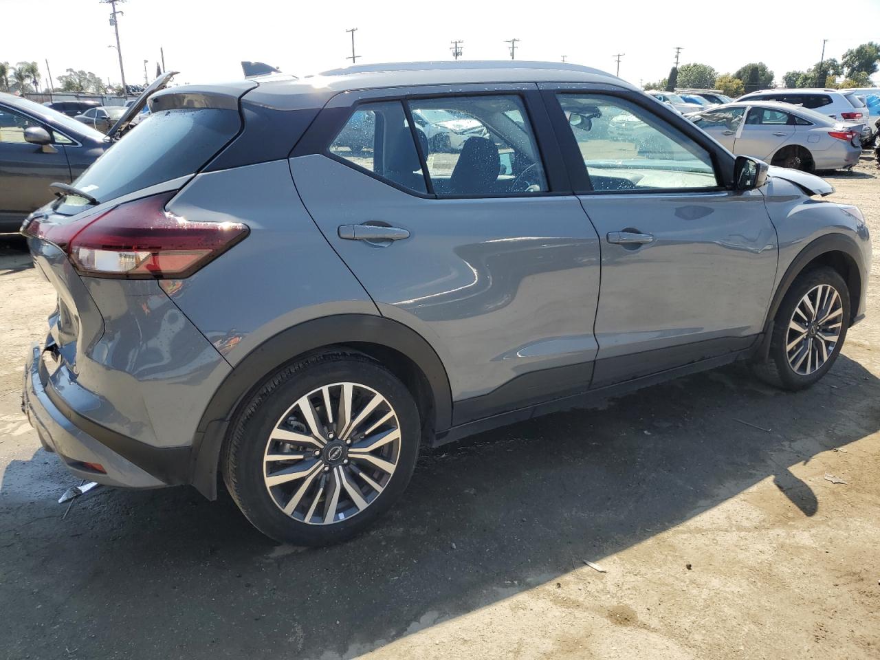 Photo 2 VIN: 3N1CP5CV1NL505281 - NISSAN KICKS 