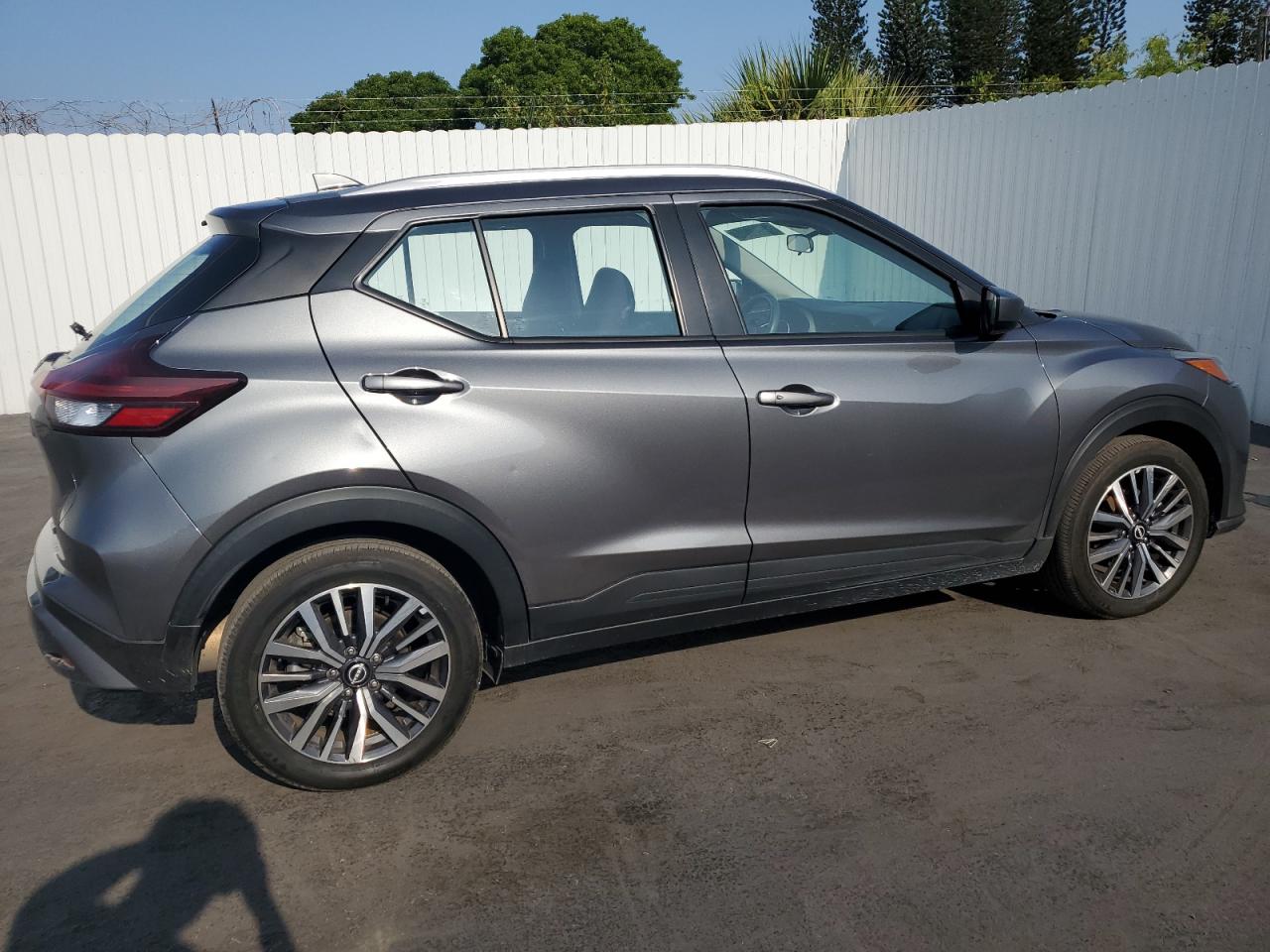 Photo 2 VIN: 3N1CP5CV1NL507905 - NISSAN KICKS 