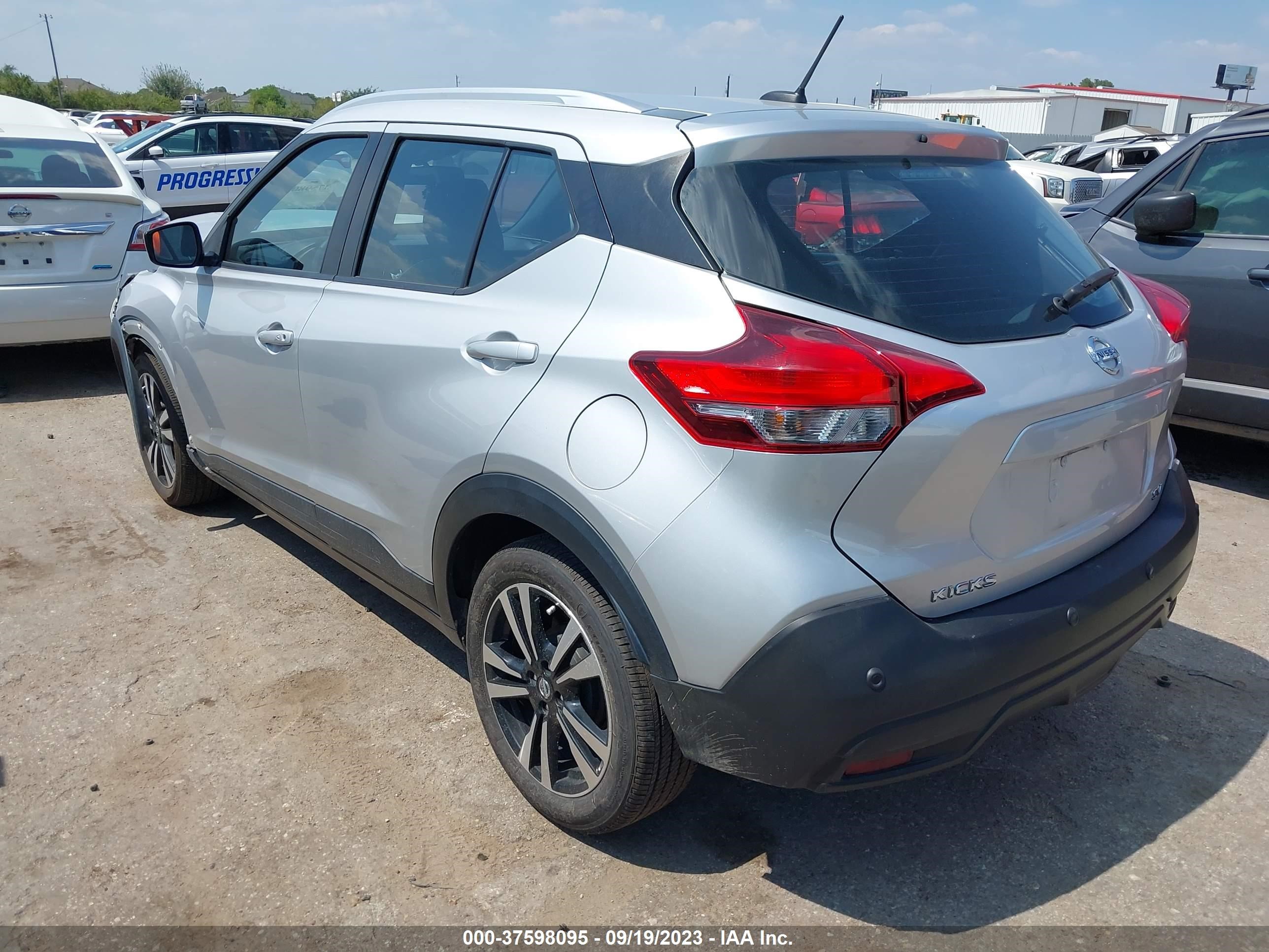 Photo 2 VIN: 3N1CP5CV3LL491851 - NISSAN KICKS 