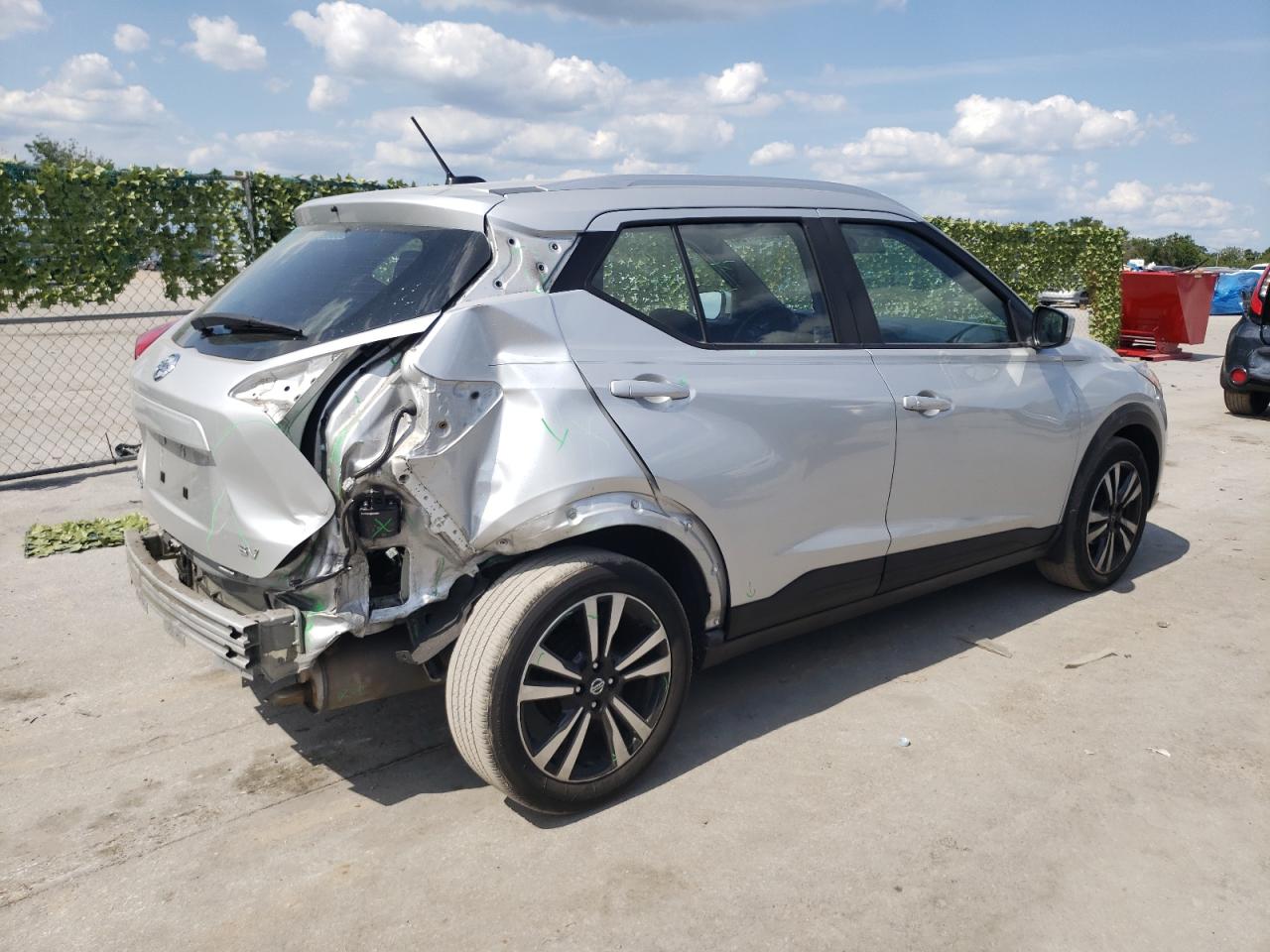 Photo 2 VIN: 3N1CP5CV3LL523939 - NISSAN KICKS 