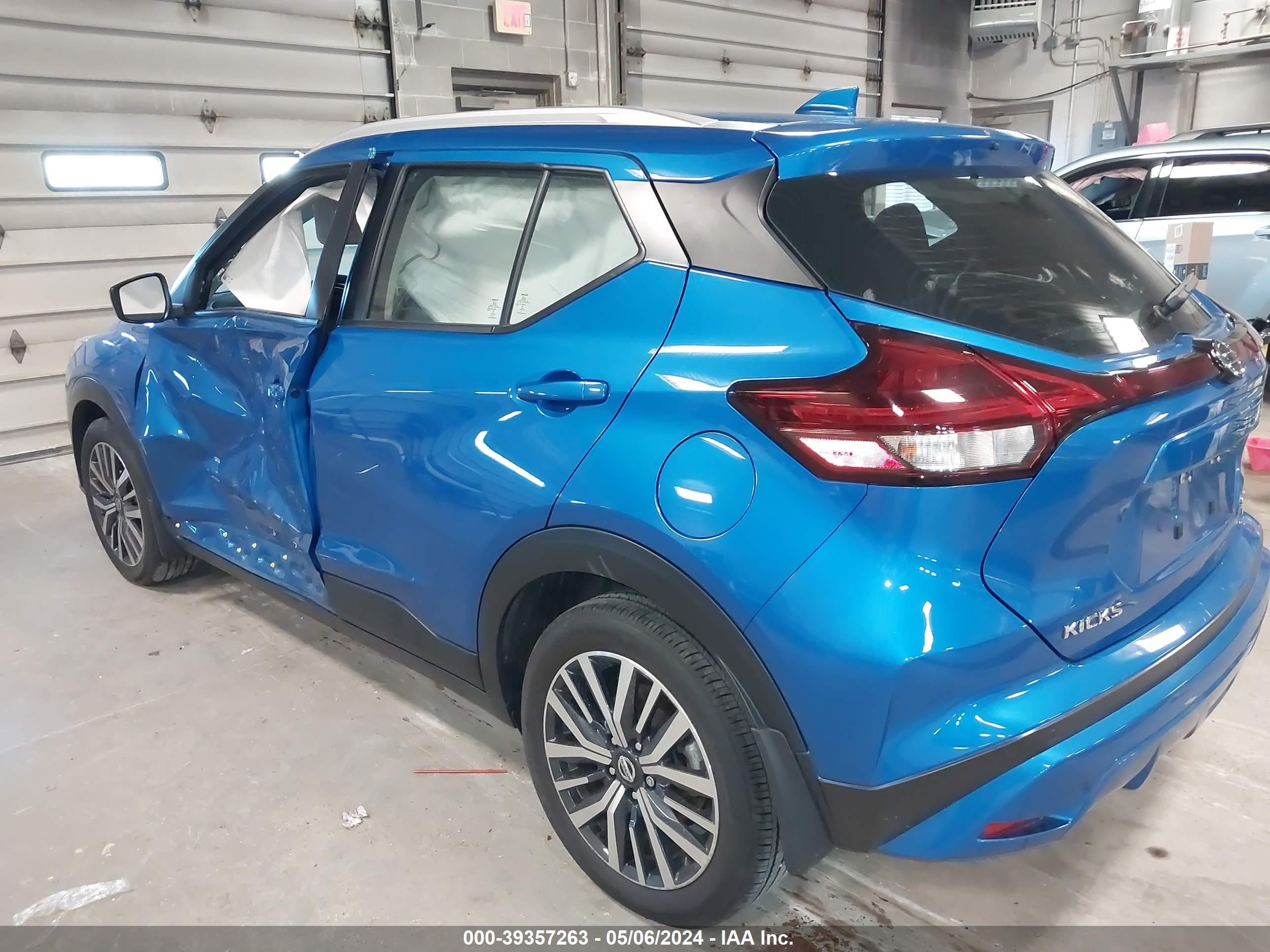 Photo 2 VIN: 3N1CP5CV3ML507600 - NISSAN KICKS 