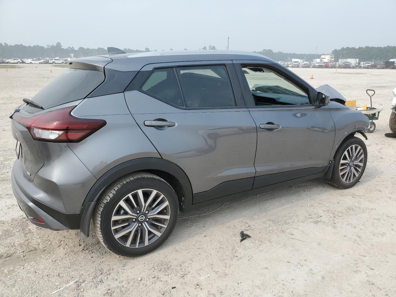 Photo 2 VIN: 3N1CP5CV3ML555419 - NISSAN KICKS 