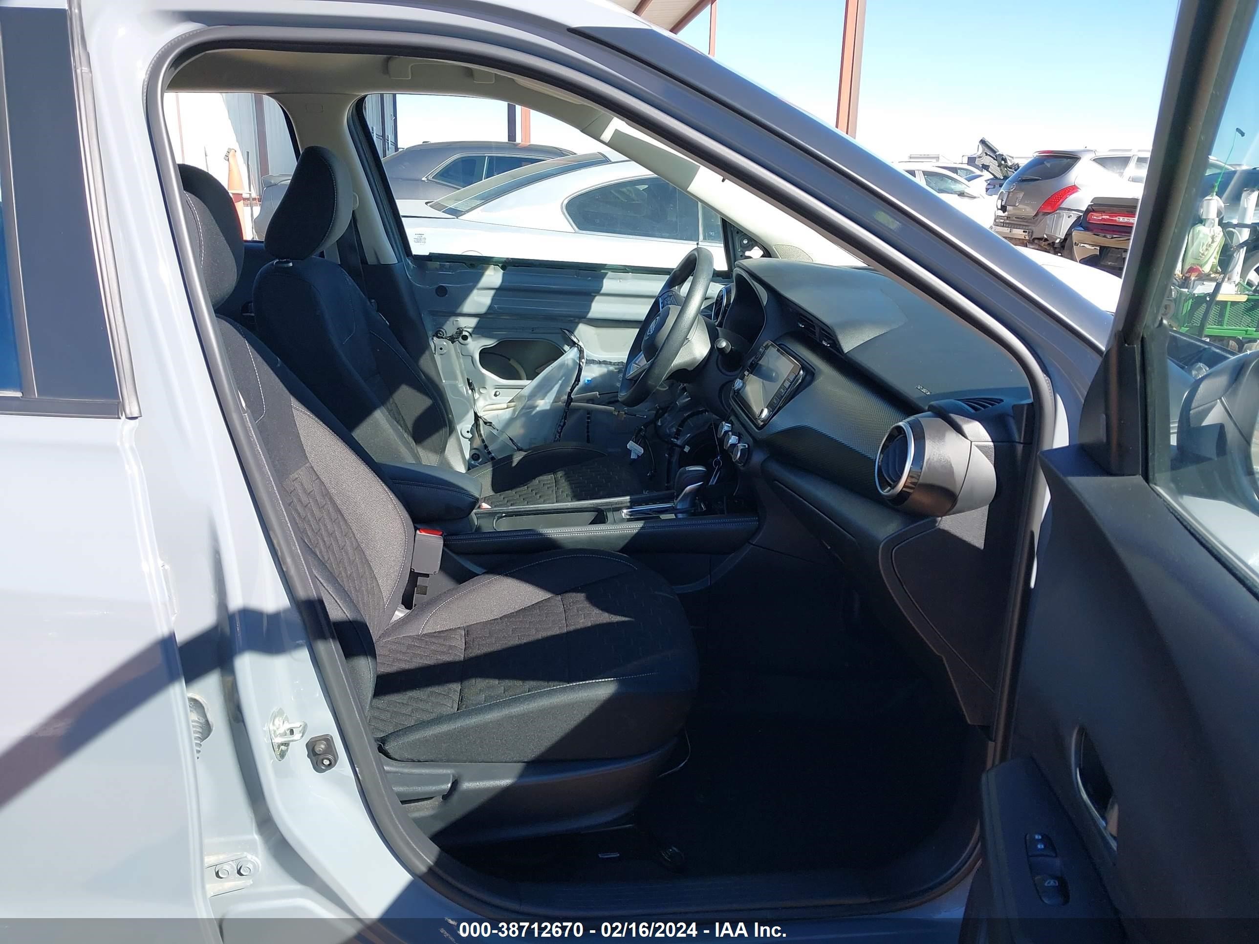 Photo 4 VIN: 3N1CP5CV3PL532548 - NISSAN KICKS 