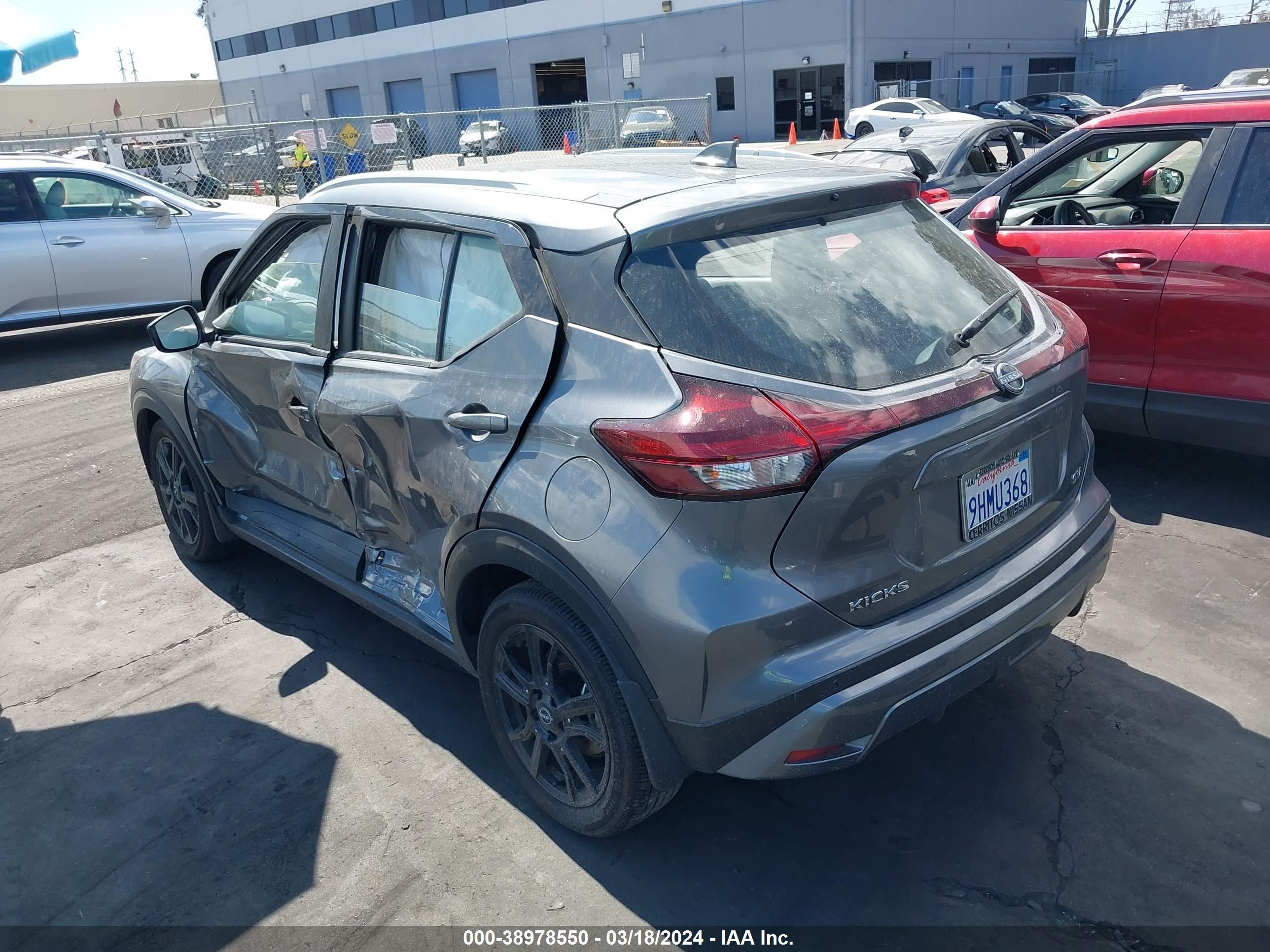 Photo 2 VIN: 3N1CP5CV4PL552081 - NISSAN KICKS 