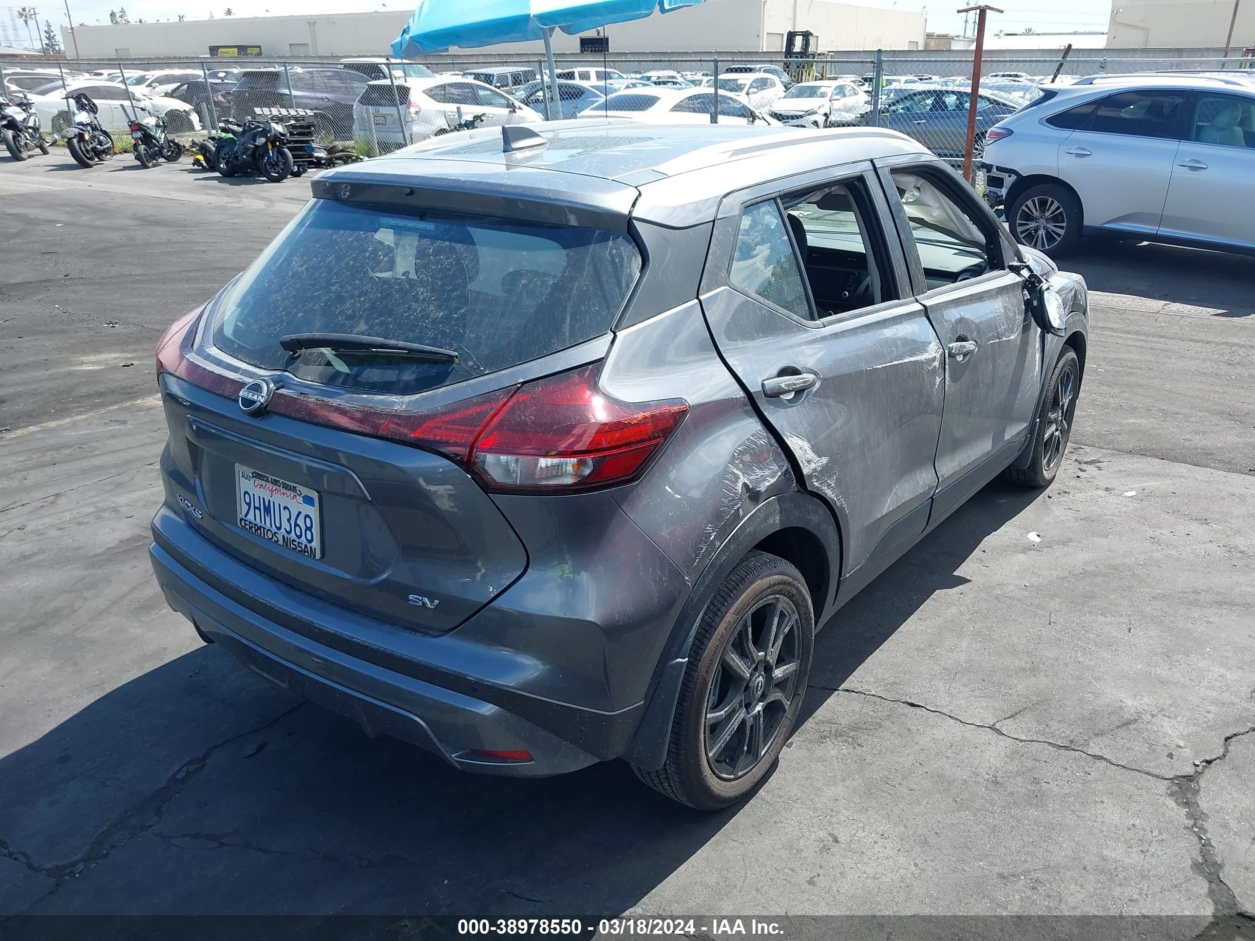 Photo 3 VIN: 3N1CP5CV4PL552081 - NISSAN KICKS 