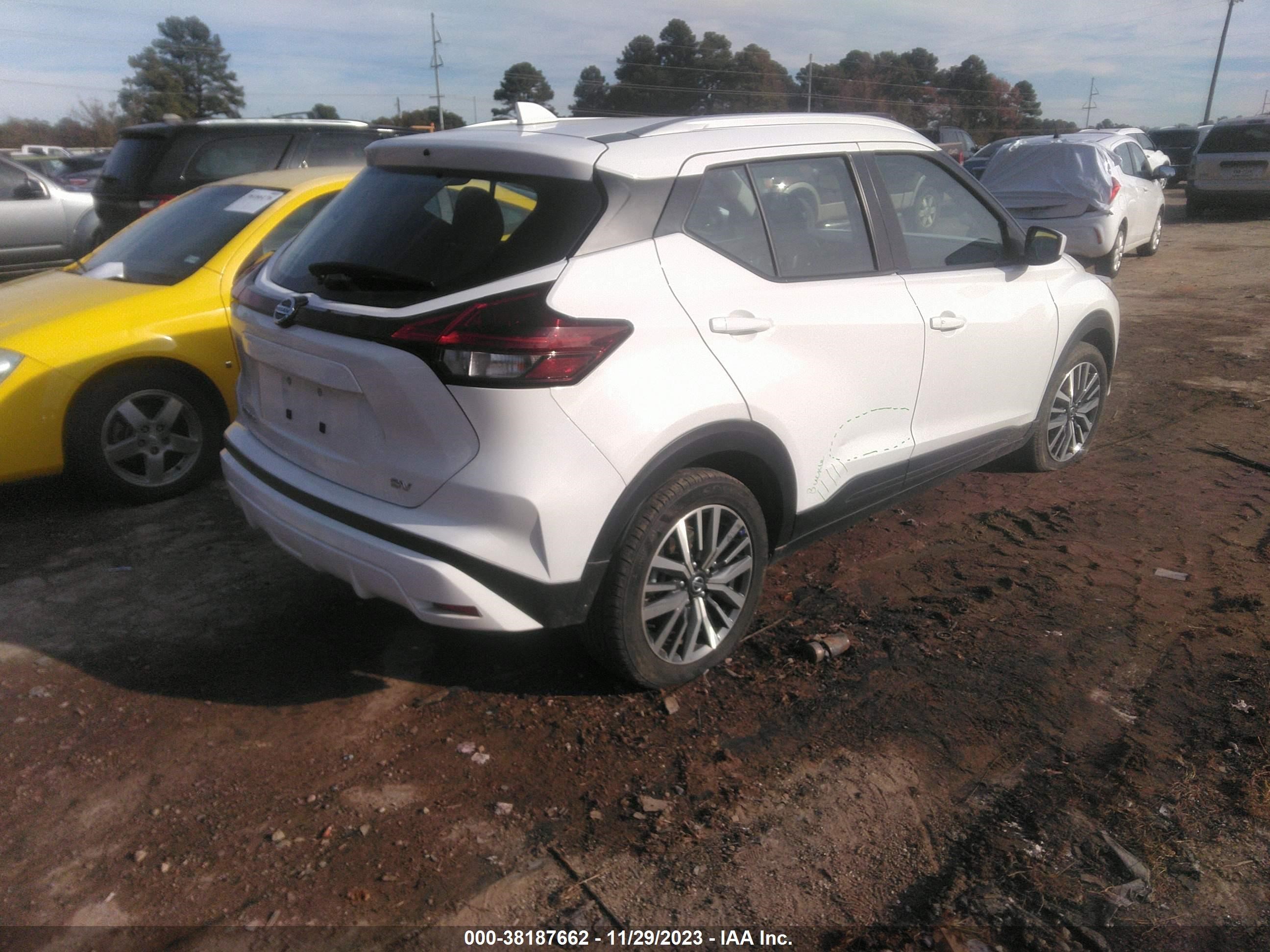 Photo 3 VIN: 3N1CP5CV5ML531574 - NISSAN KICKS 