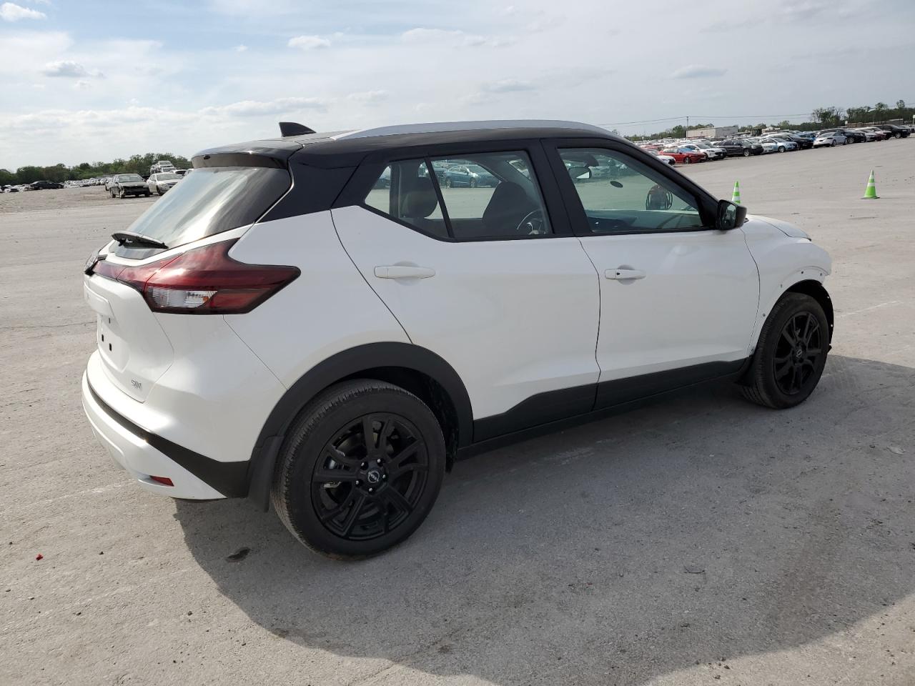 Photo 2 VIN: 3N1CP5CV5RL523529 - NISSAN KICKS 