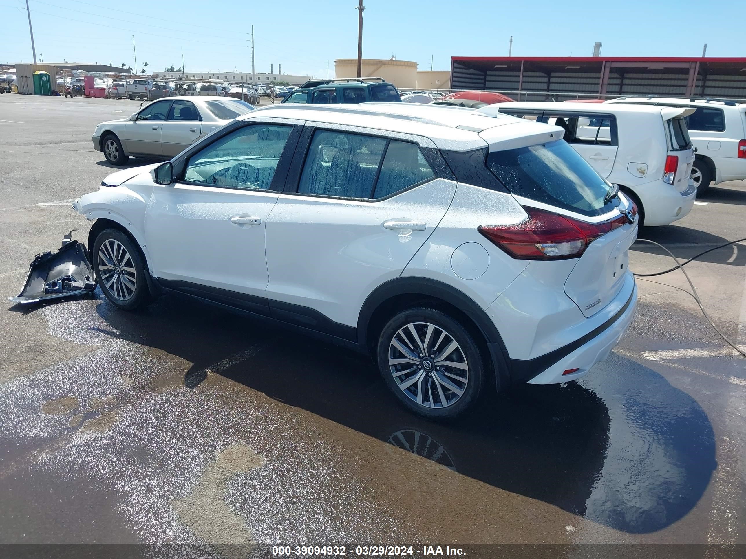 Photo 2 VIN: 3N1CP5CV6ML527033 - NISSAN KICKS 