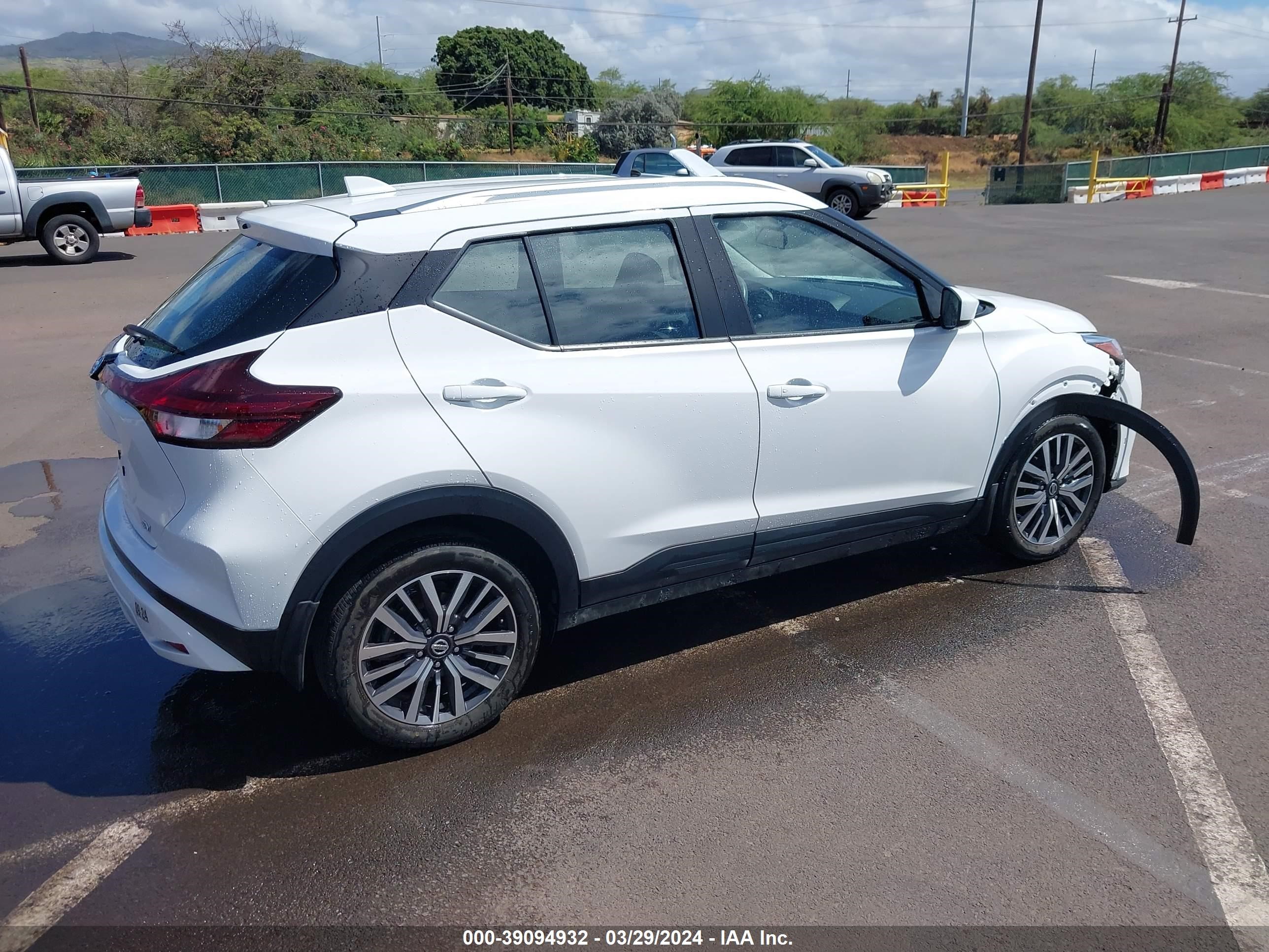 Photo 3 VIN: 3N1CP5CV6ML527033 - NISSAN KICKS 