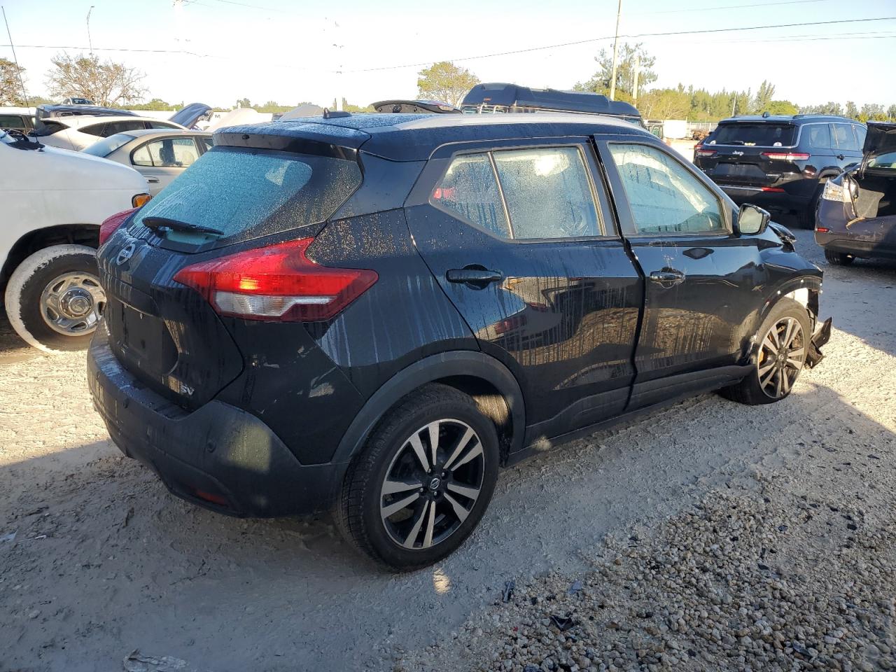 Photo 2 VIN: 3N1CP5CV7LL498415 - NISSAN KICKS 