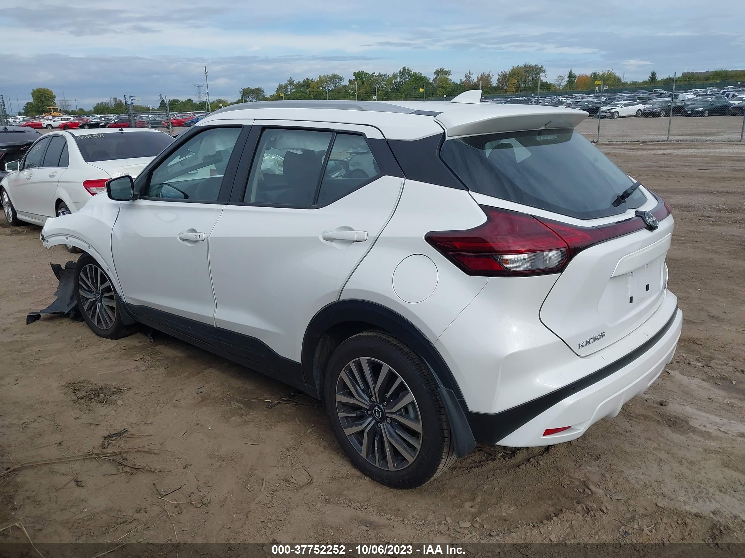 Photo 2 VIN: 3N1CP5CV7NL475445 - NISSAN KICKS 