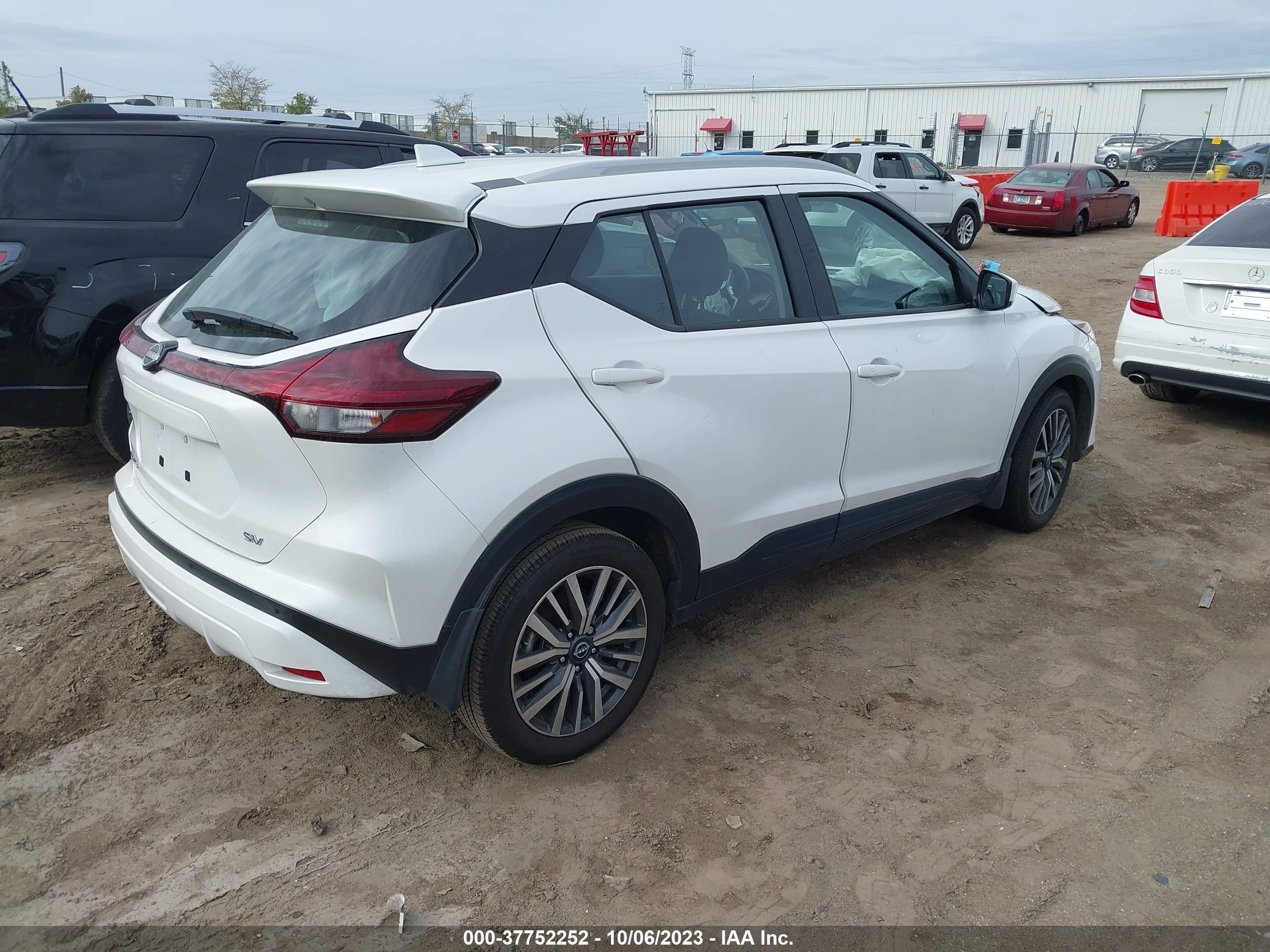 Photo 3 VIN: 3N1CP5CV7NL475445 - NISSAN KICKS 