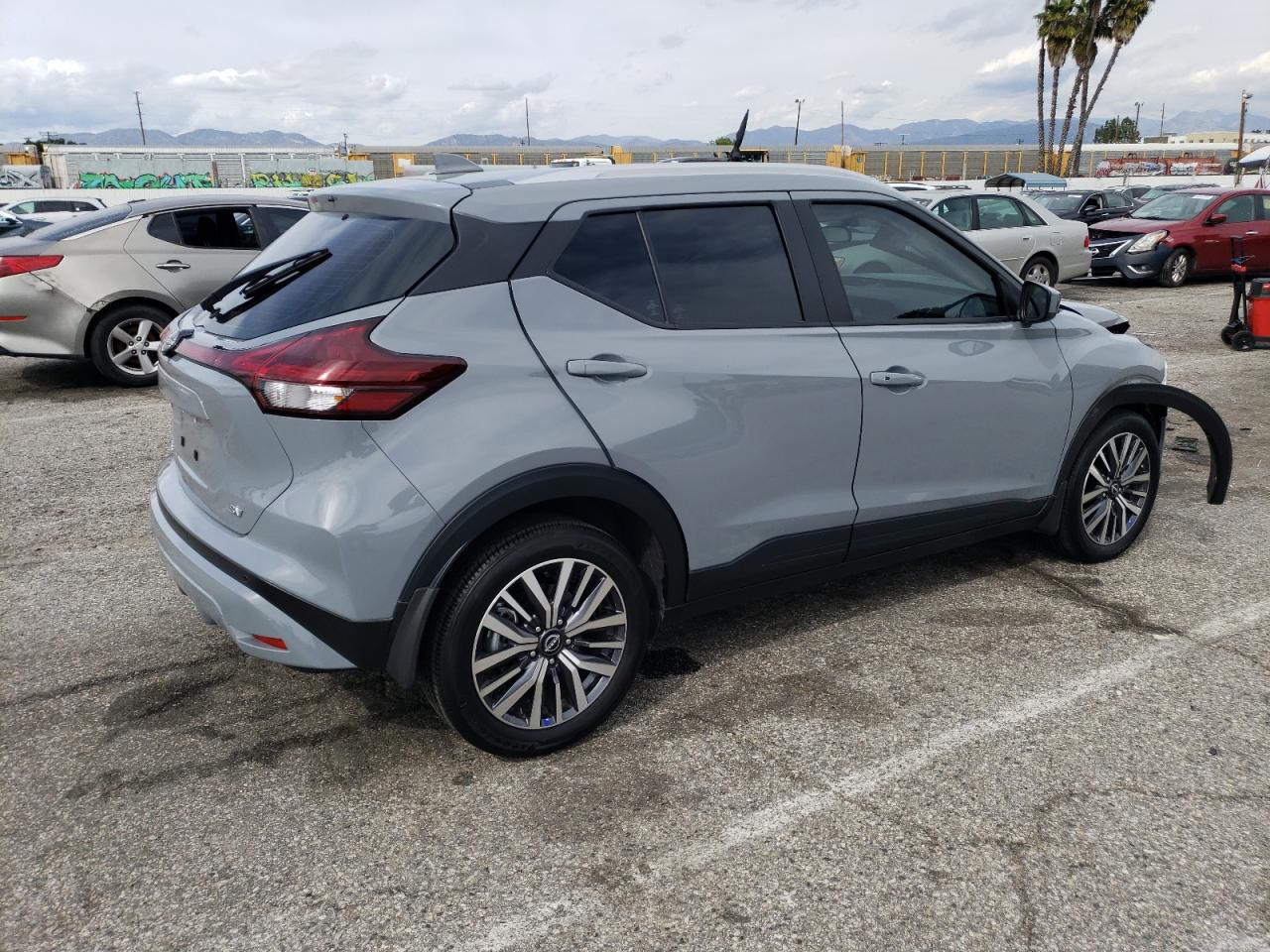 Photo 2 VIN: 3N1CP5CV7PL485783 - NISSAN KICKS 