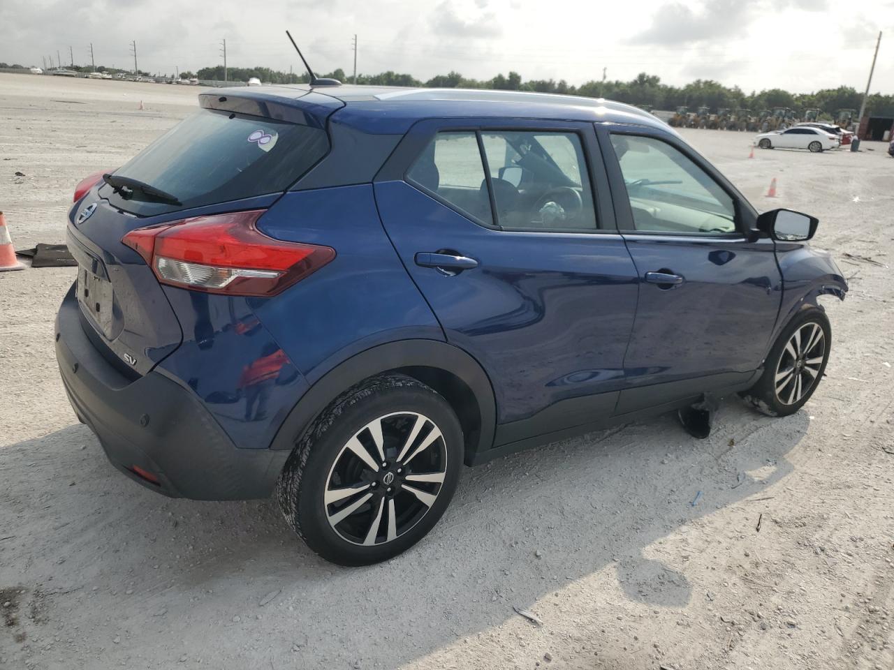 Photo 2 VIN: 3N1CP5CV9LL479008 - NISSAN KICKS 