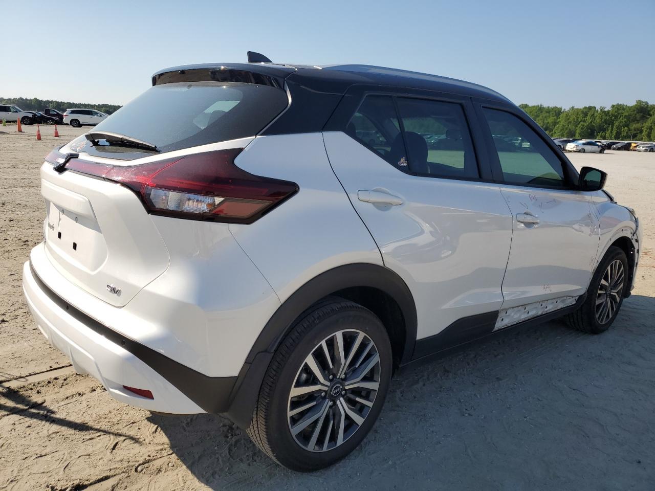 Photo 2 VIN: 3N1CP5CV9NL489377 - NISSAN KICKS 