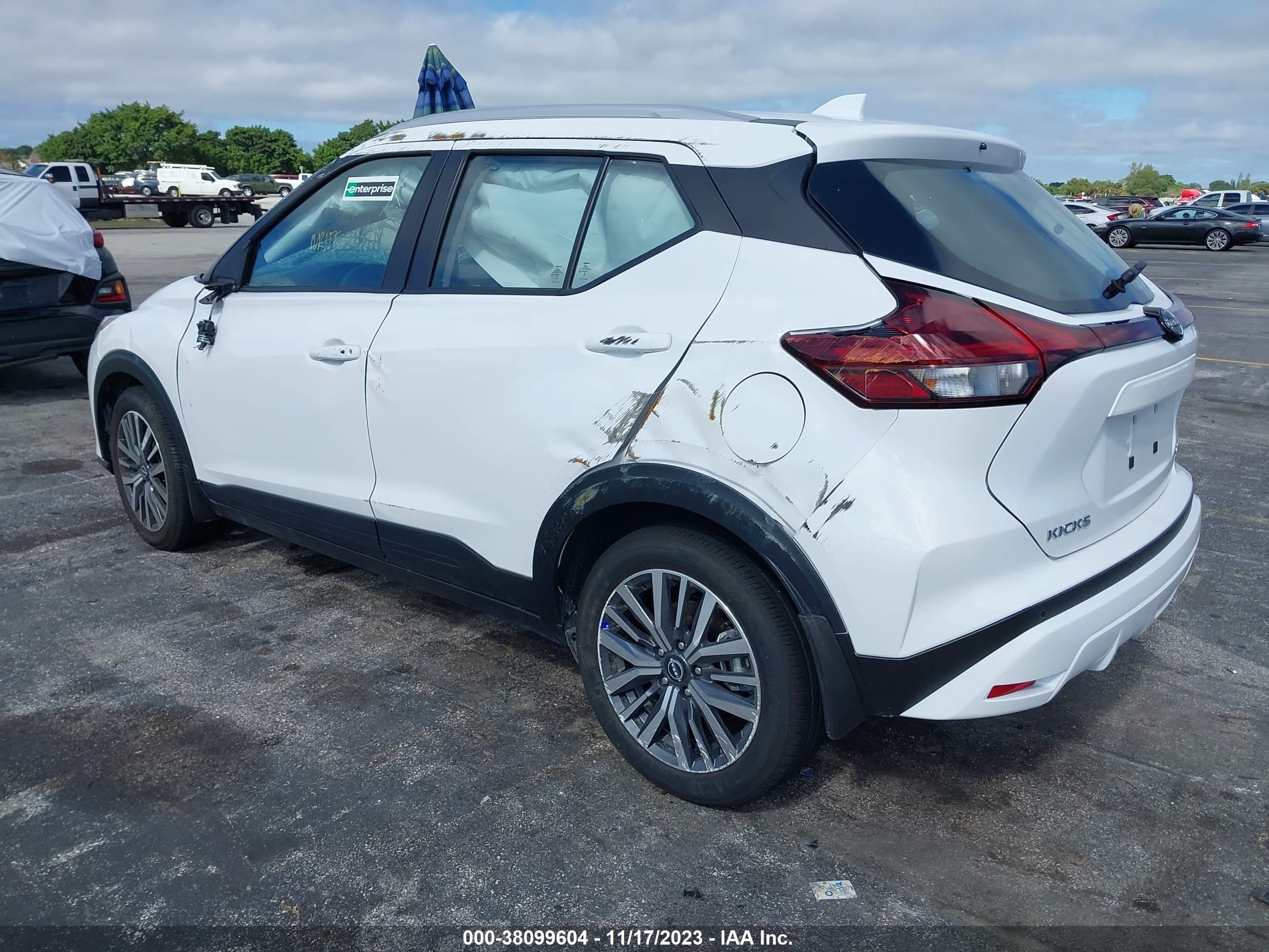 Photo 2 VIN: 3N1CP5CV9PL568812 - NISSAN KICKS 