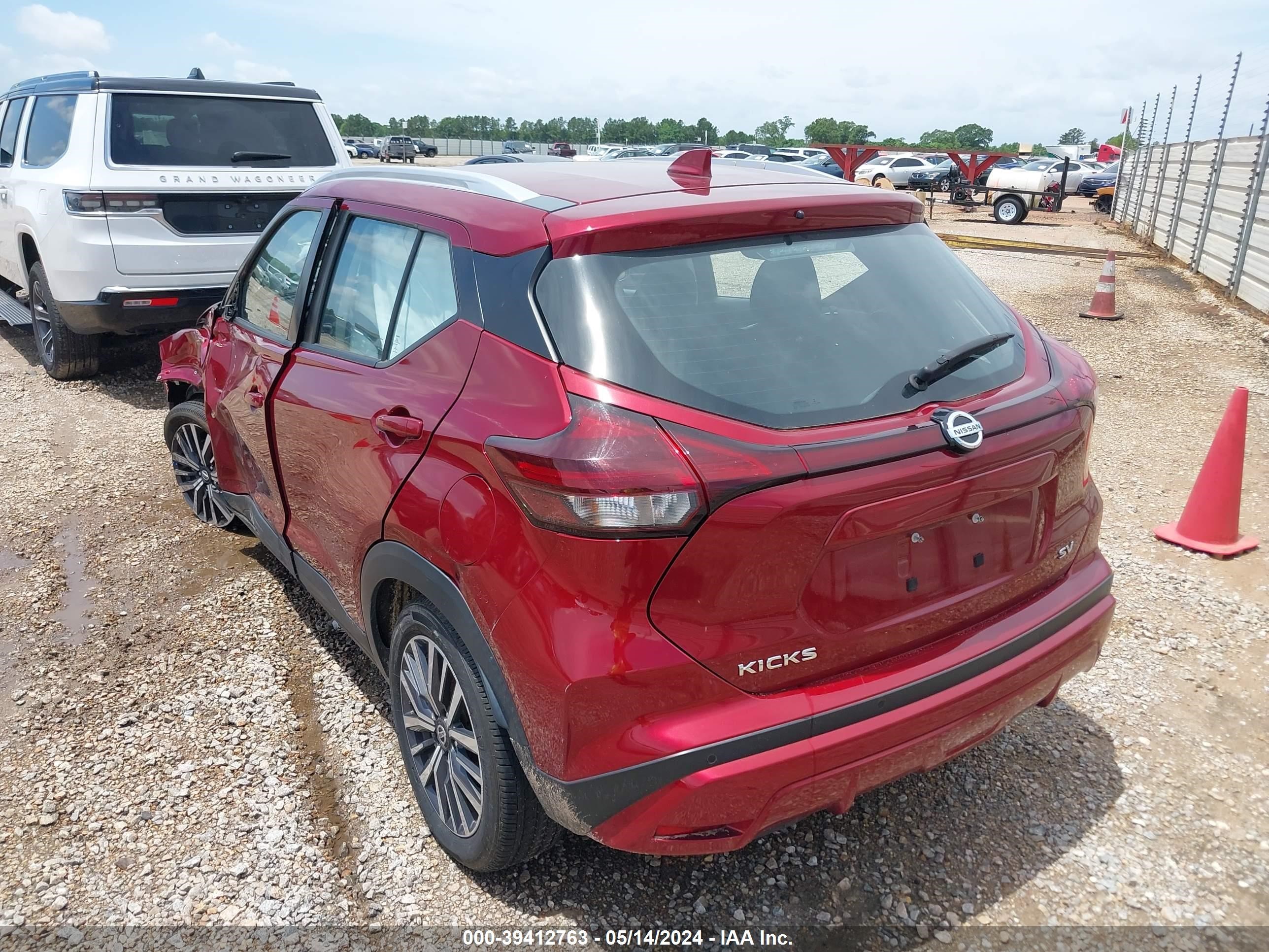 Photo 2 VIN: 3N1CP5CVXML468973 - NISSAN KICKS 