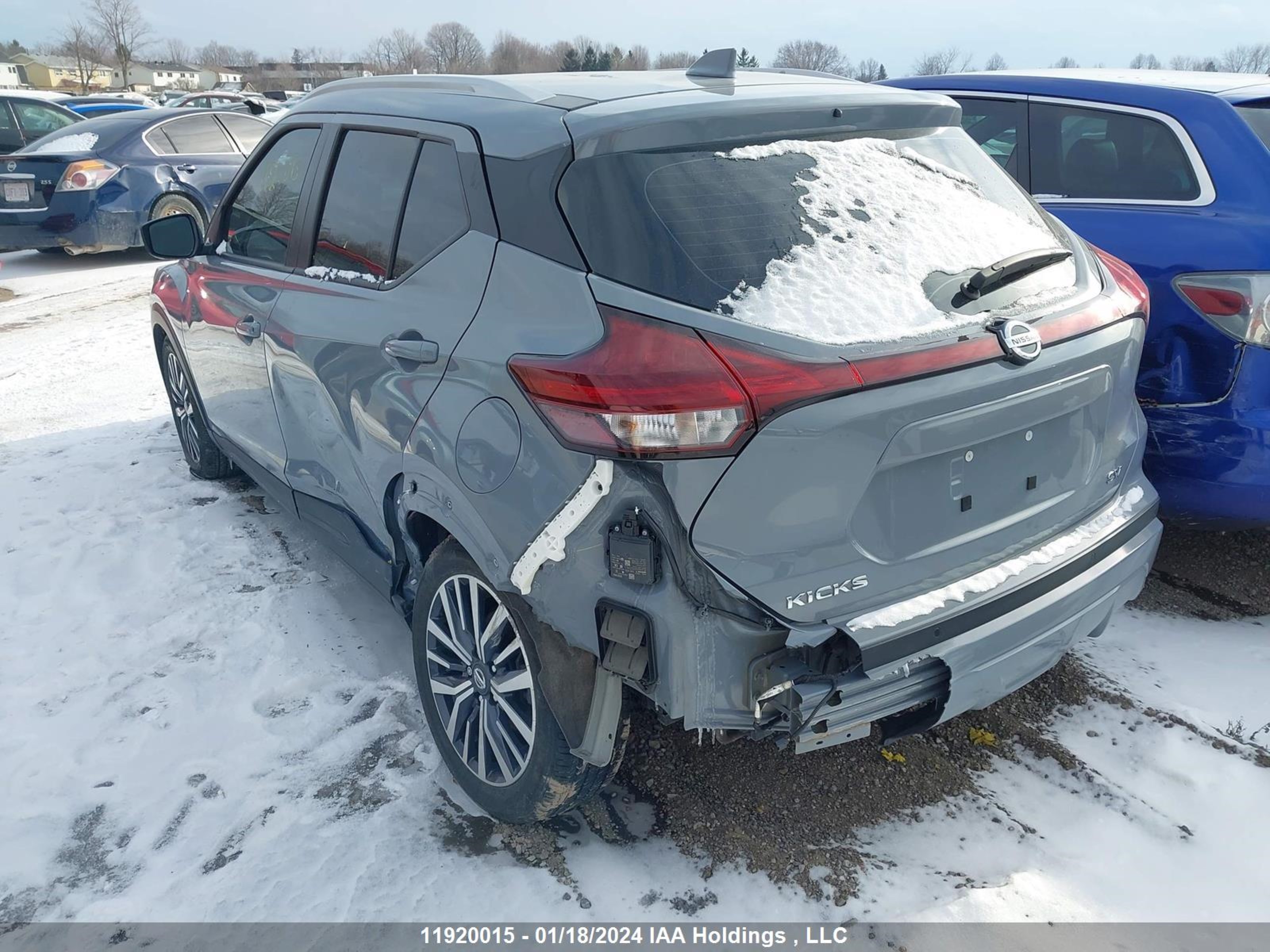 Photo 2 VIN: 3N1CP5CVXML560973 - NISSAN KICKS 