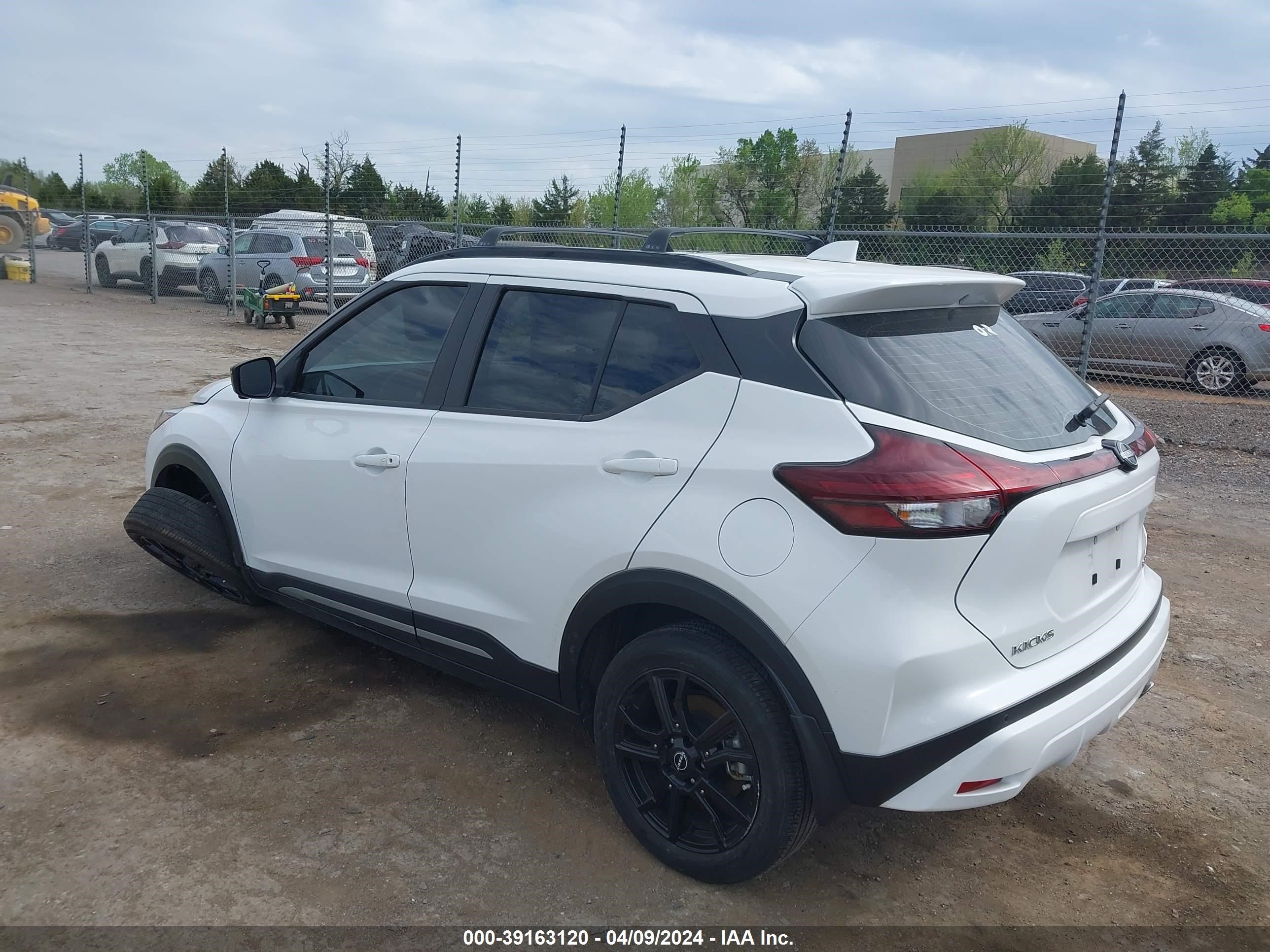 Photo 2 VIN: 3N1CP5DV0NL501110 - NISSAN KICKS 