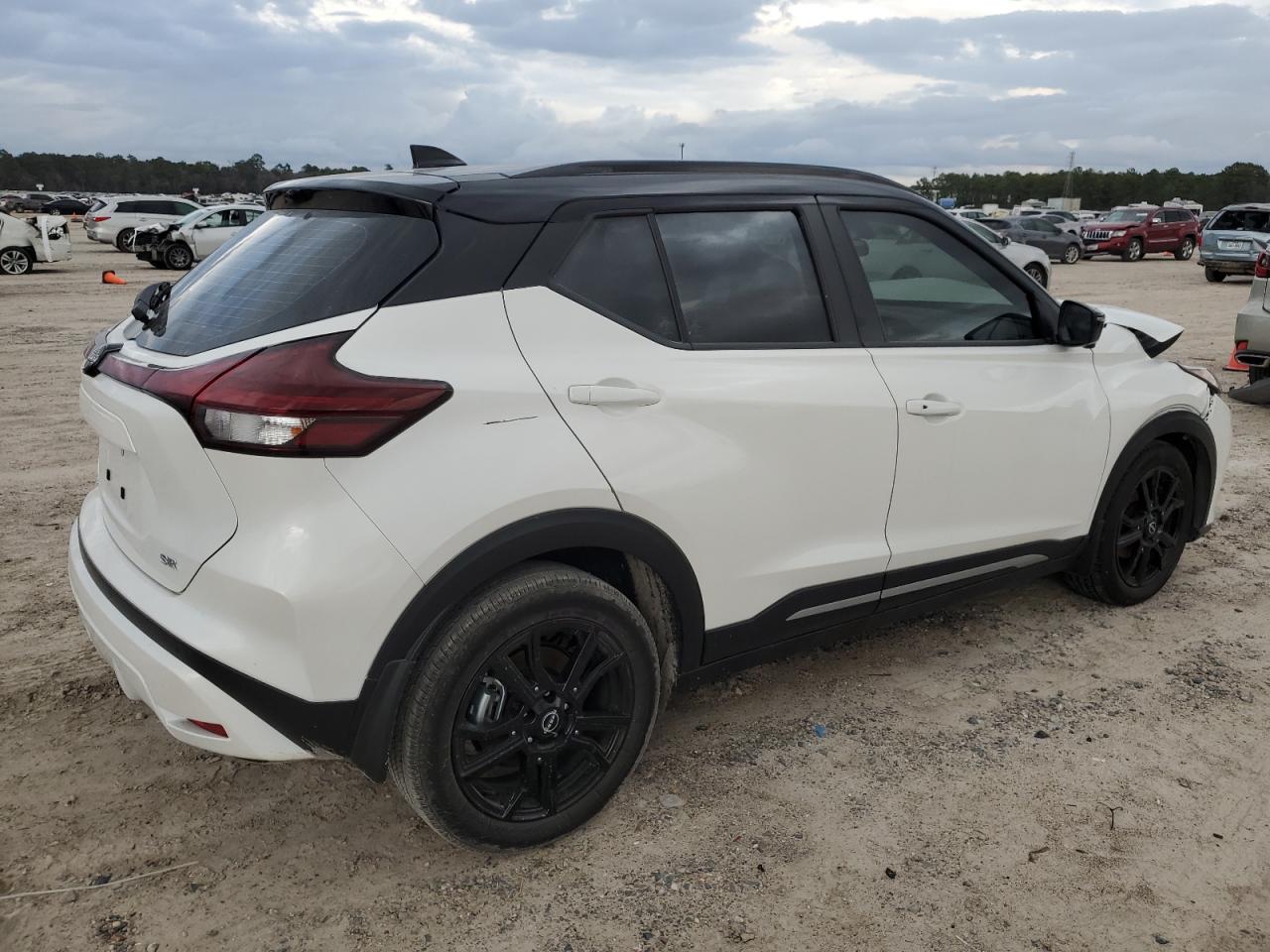 Photo 2 VIN: 3N1CP5DVXPL553072 - NISSAN KICKS 