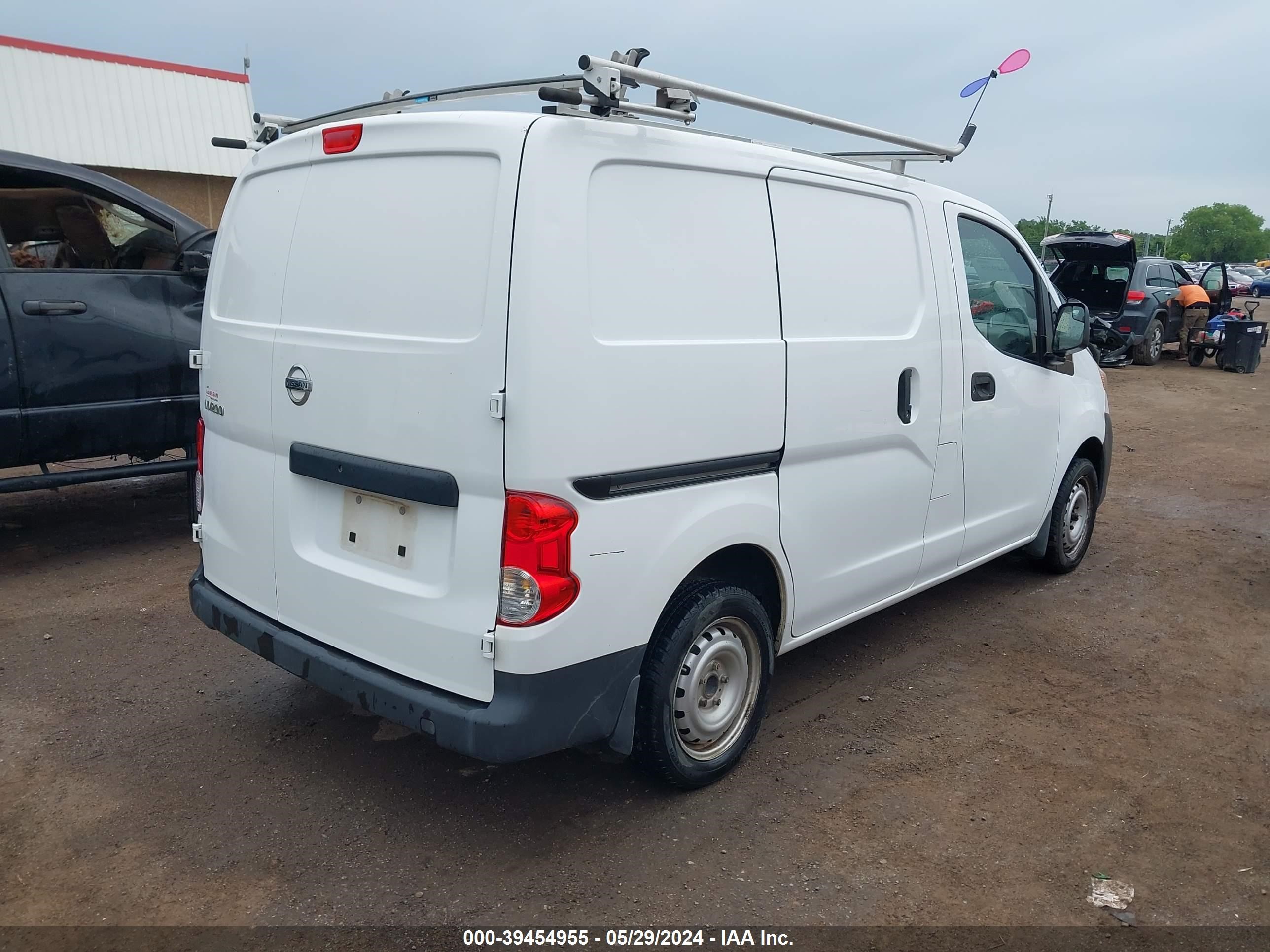 Photo 3 VIN: 3N6CM0KN0FK711688 - NISSAN NV200 