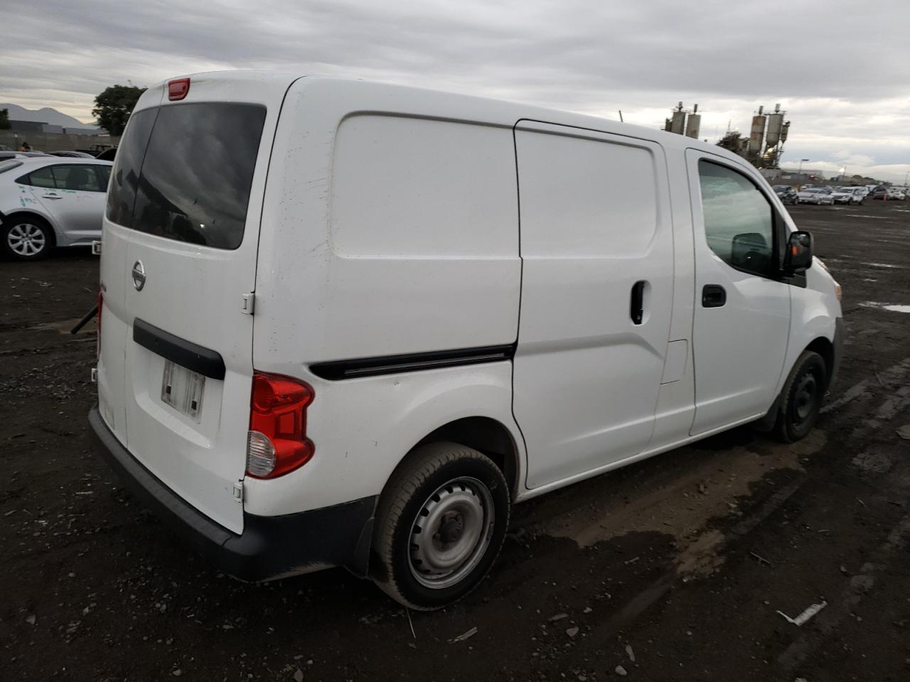 Photo 2 VIN: 3N6CM0KN0JK699860 - NISSAN NV 