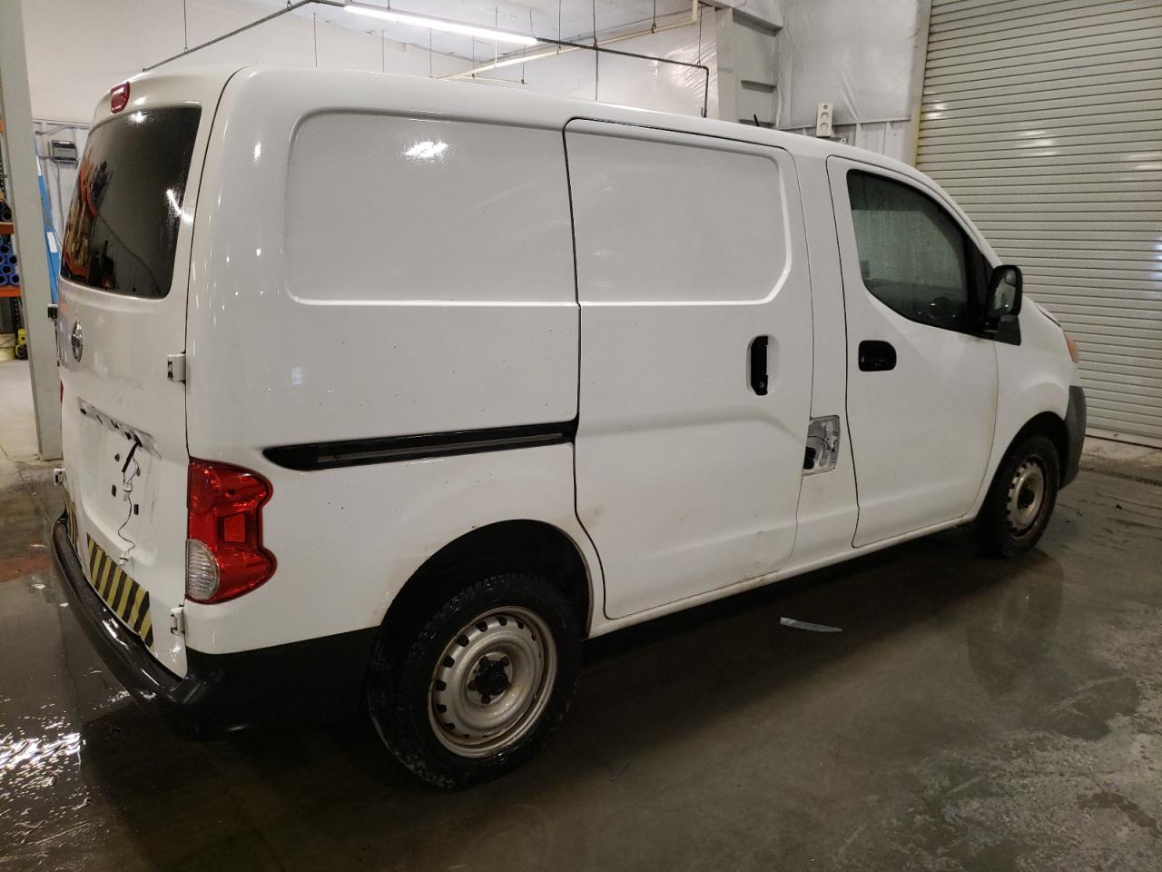 Photo 2 VIN: 3N6CM0KN1FK733327 - NISSAN NV 