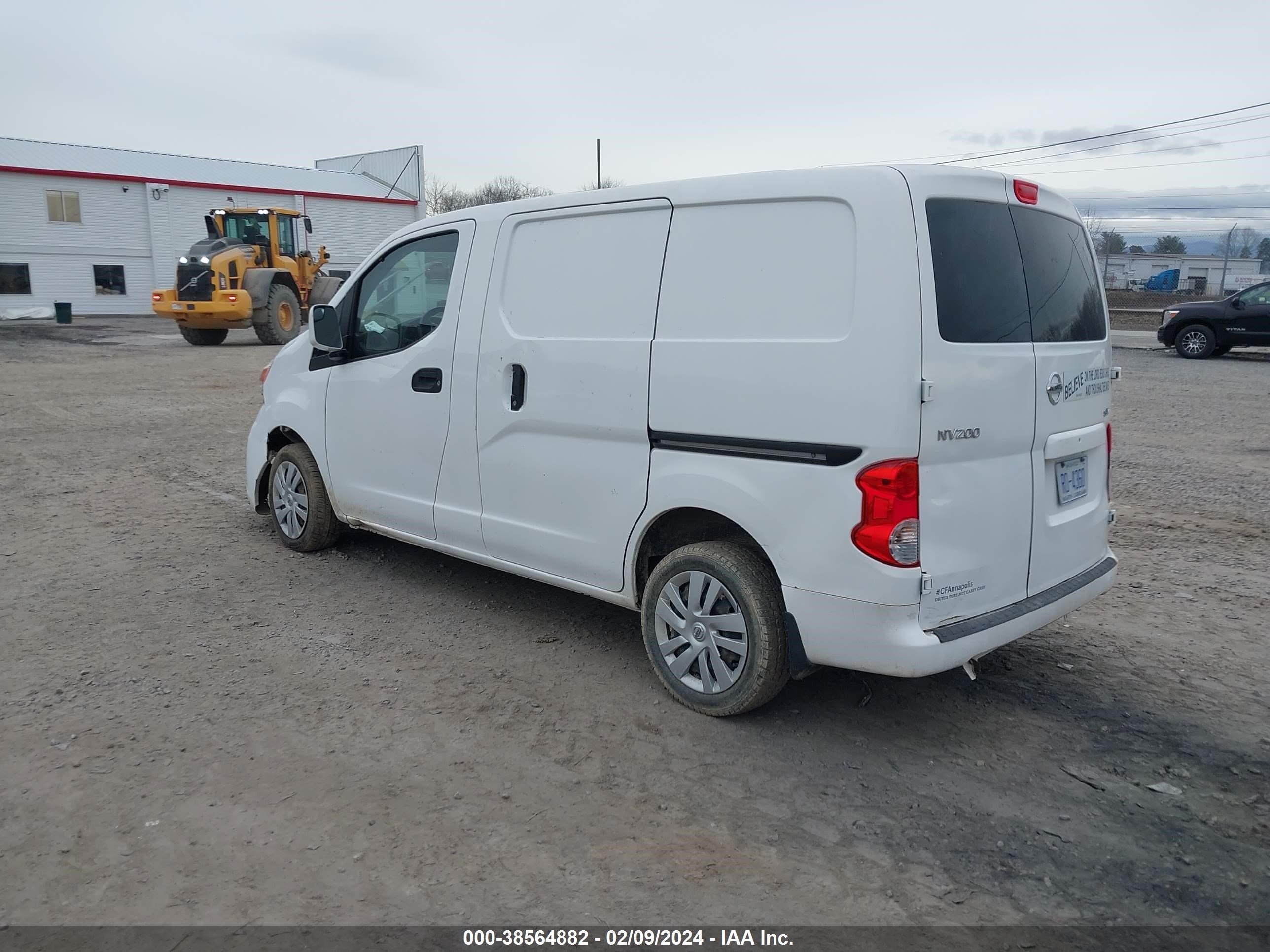 Photo 2 VIN: 3N6CM0KN1JK699219 - NISSAN NV200 