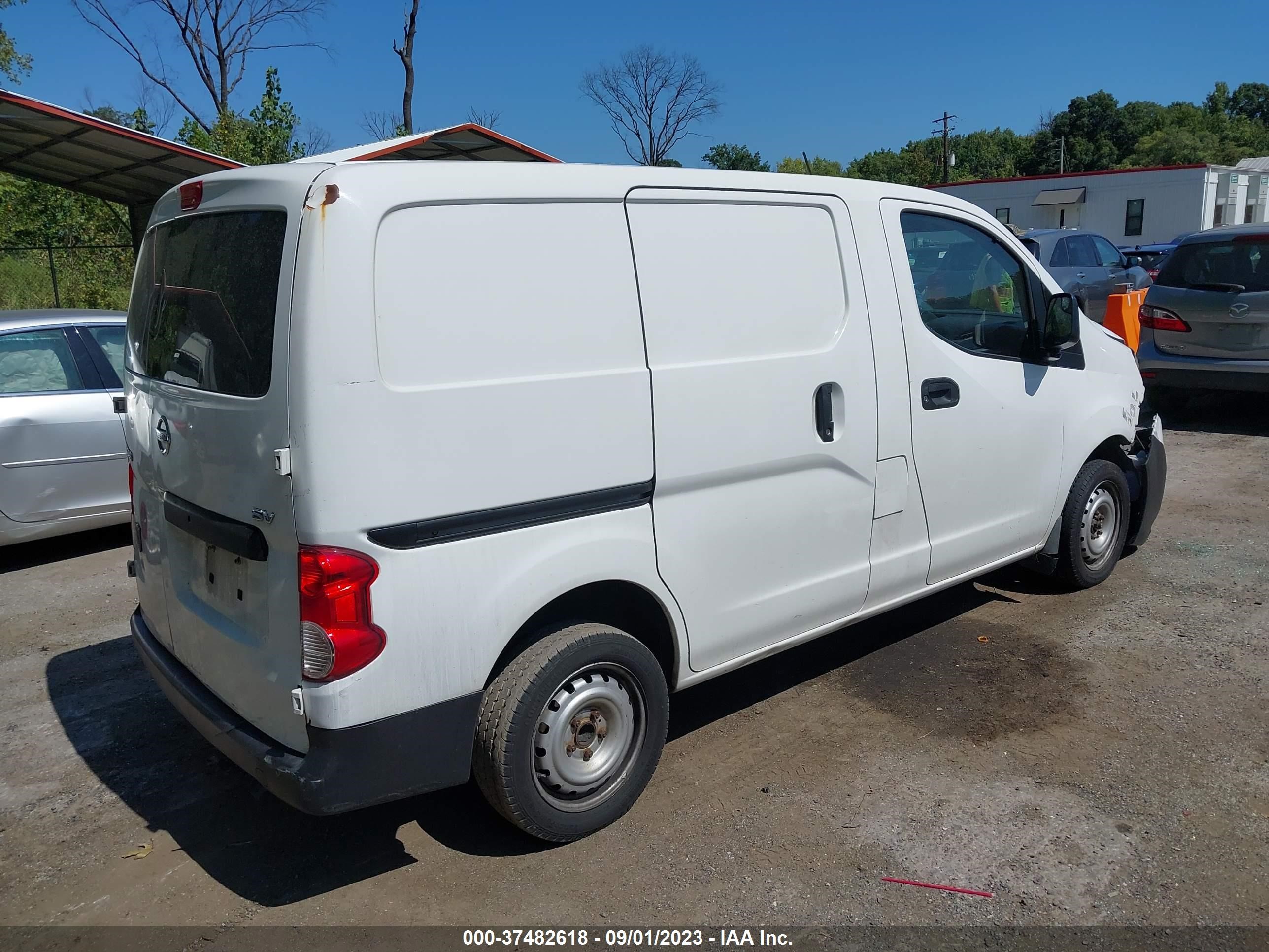 Photo 3 VIN: 3N6CM0KN2FK694053 - NISSAN NV200 