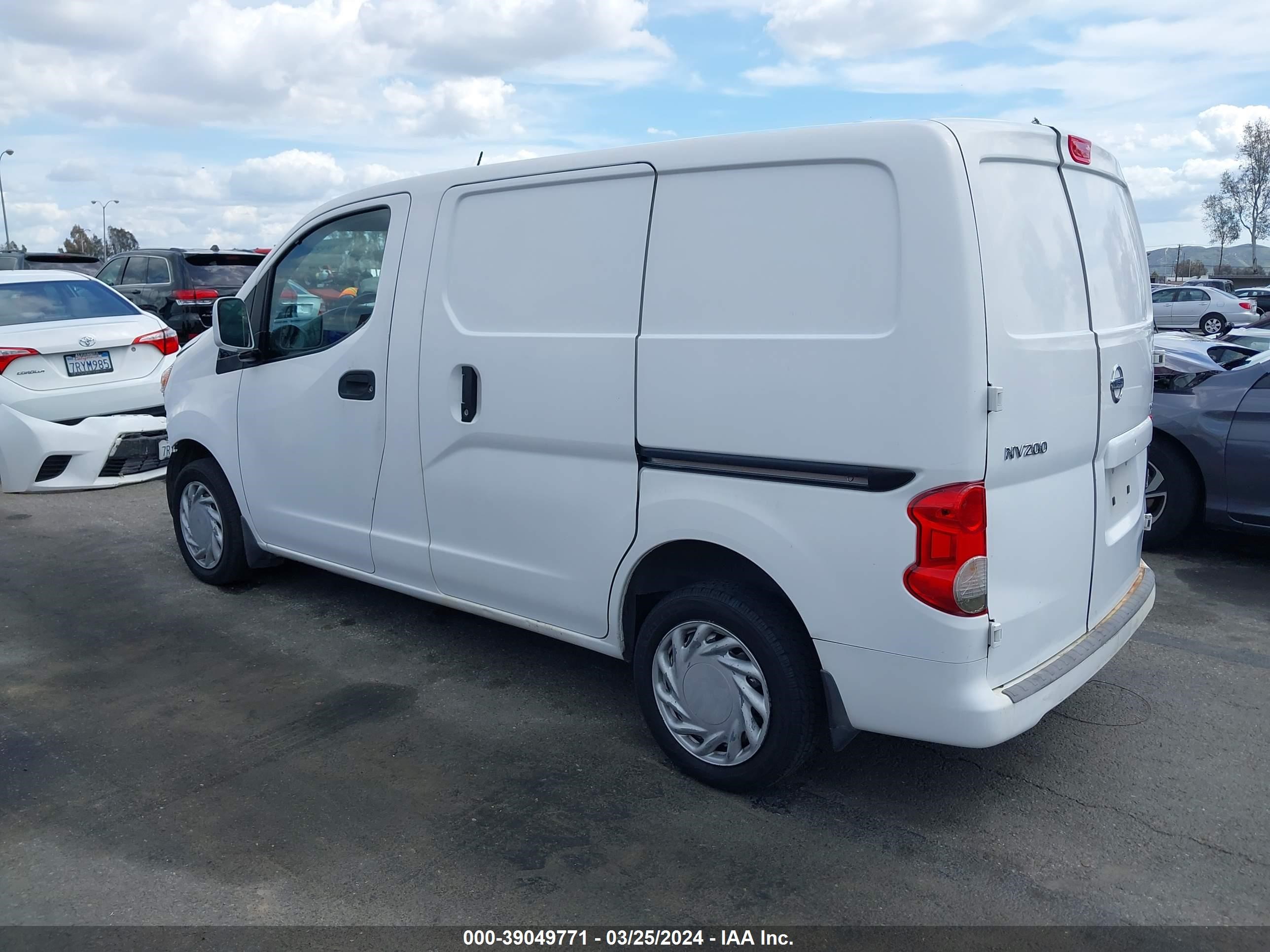 Photo 2 VIN: 3N6CM0KN2HK699756 - NISSAN NV200 