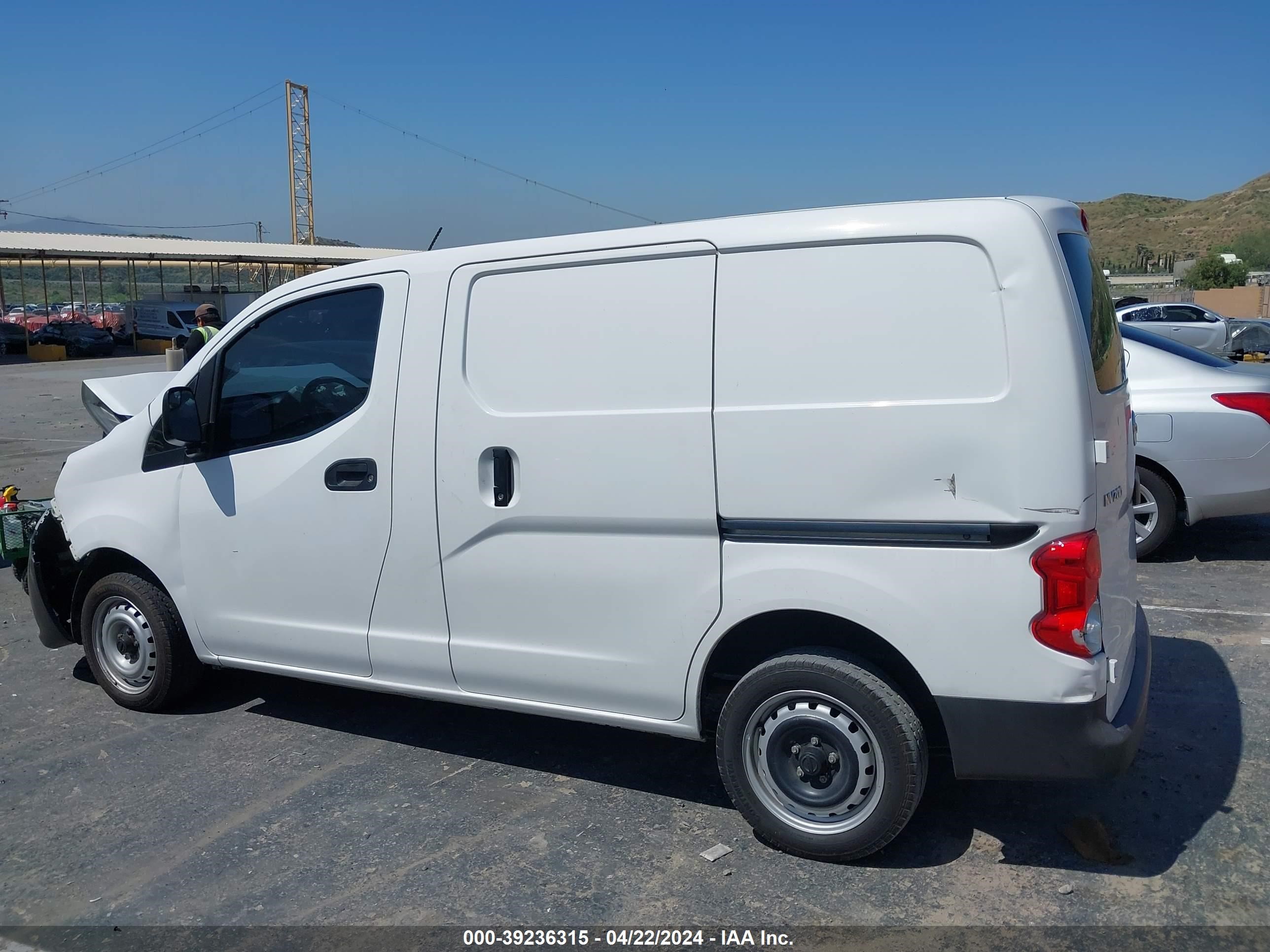 Photo 13 VIN: 3N6CM0KN2JK692294 - NISSAN NV200 