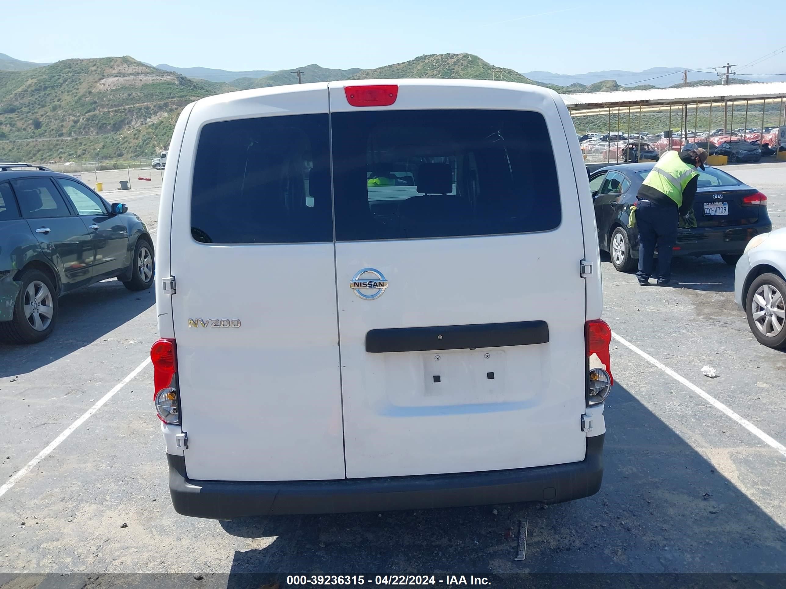 Photo 15 VIN: 3N6CM0KN2JK692294 - NISSAN NV200 