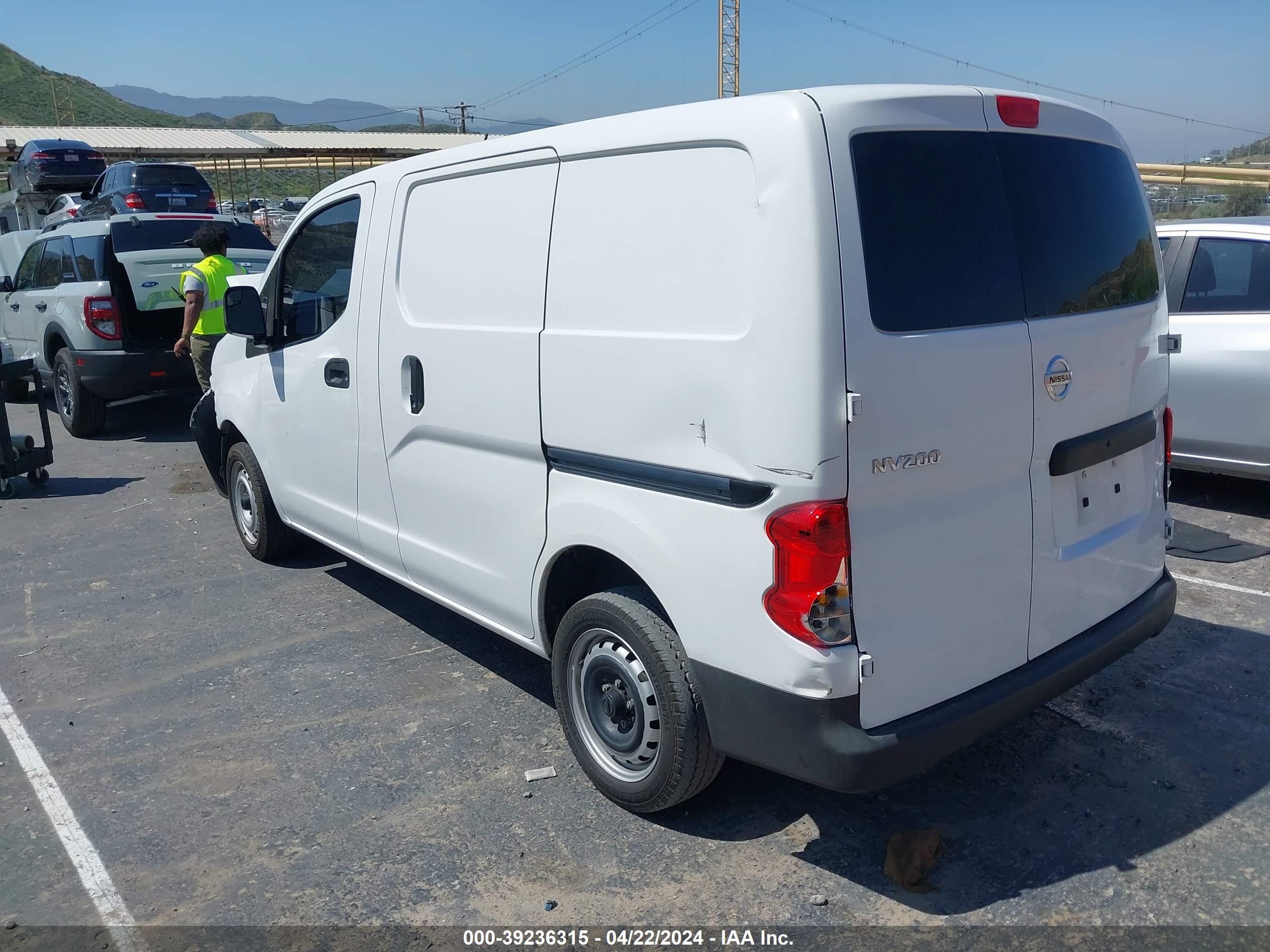 Photo 2 VIN: 3N6CM0KN2JK692294 - NISSAN NV200 