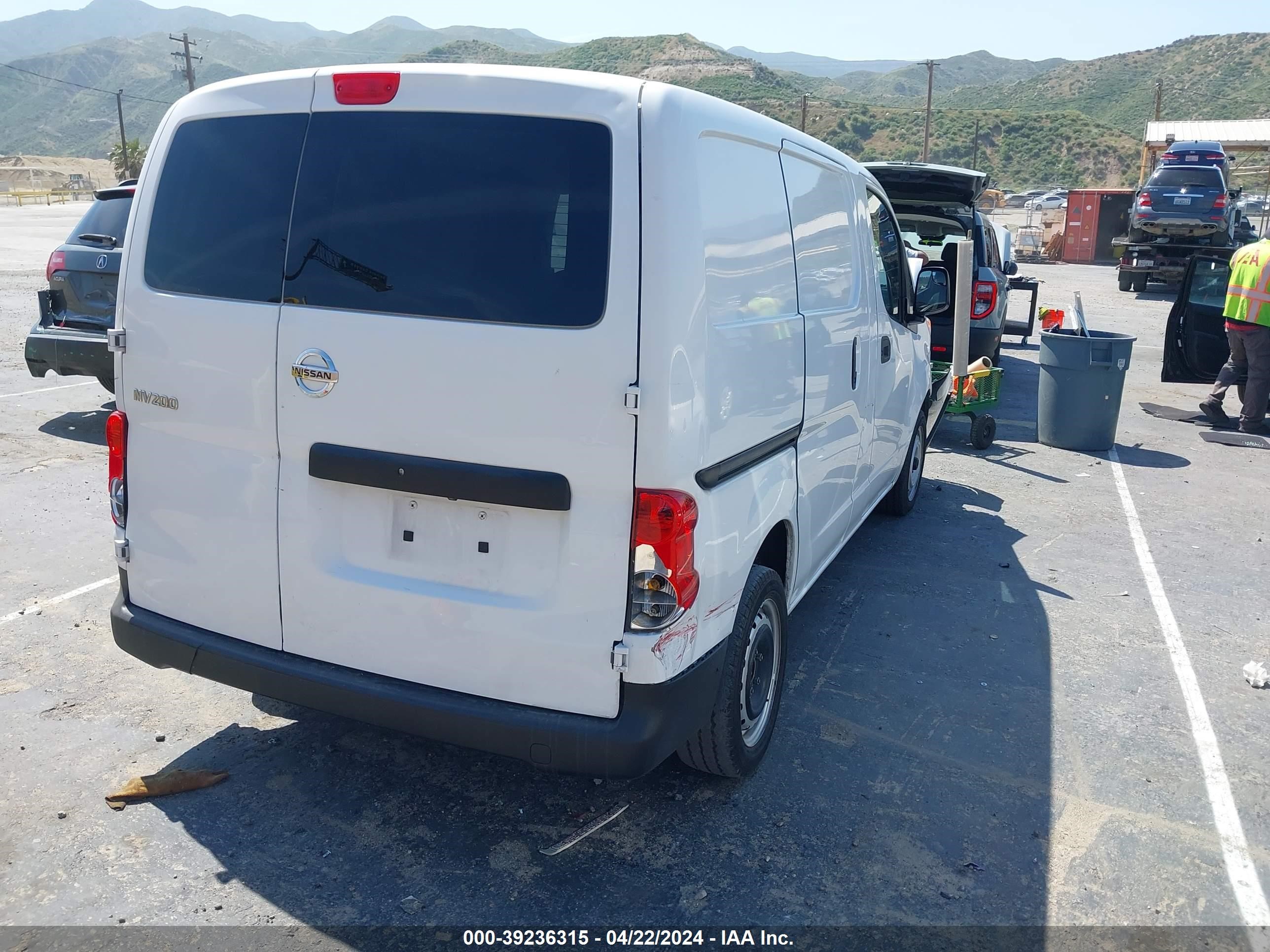 Photo 3 VIN: 3N6CM0KN2JK692294 - NISSAN NV200 