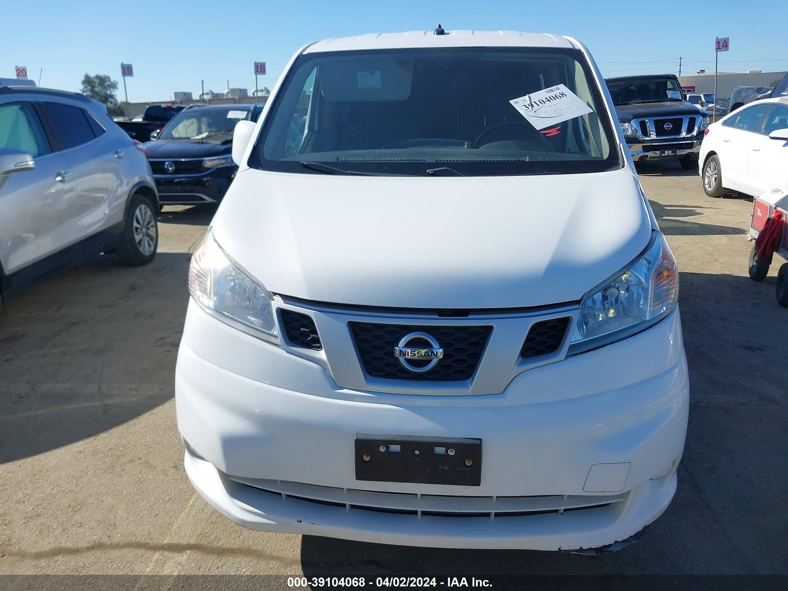 Photo 12 VIN: 3N6CM0KN2LK695506 - NISSAN NULL 