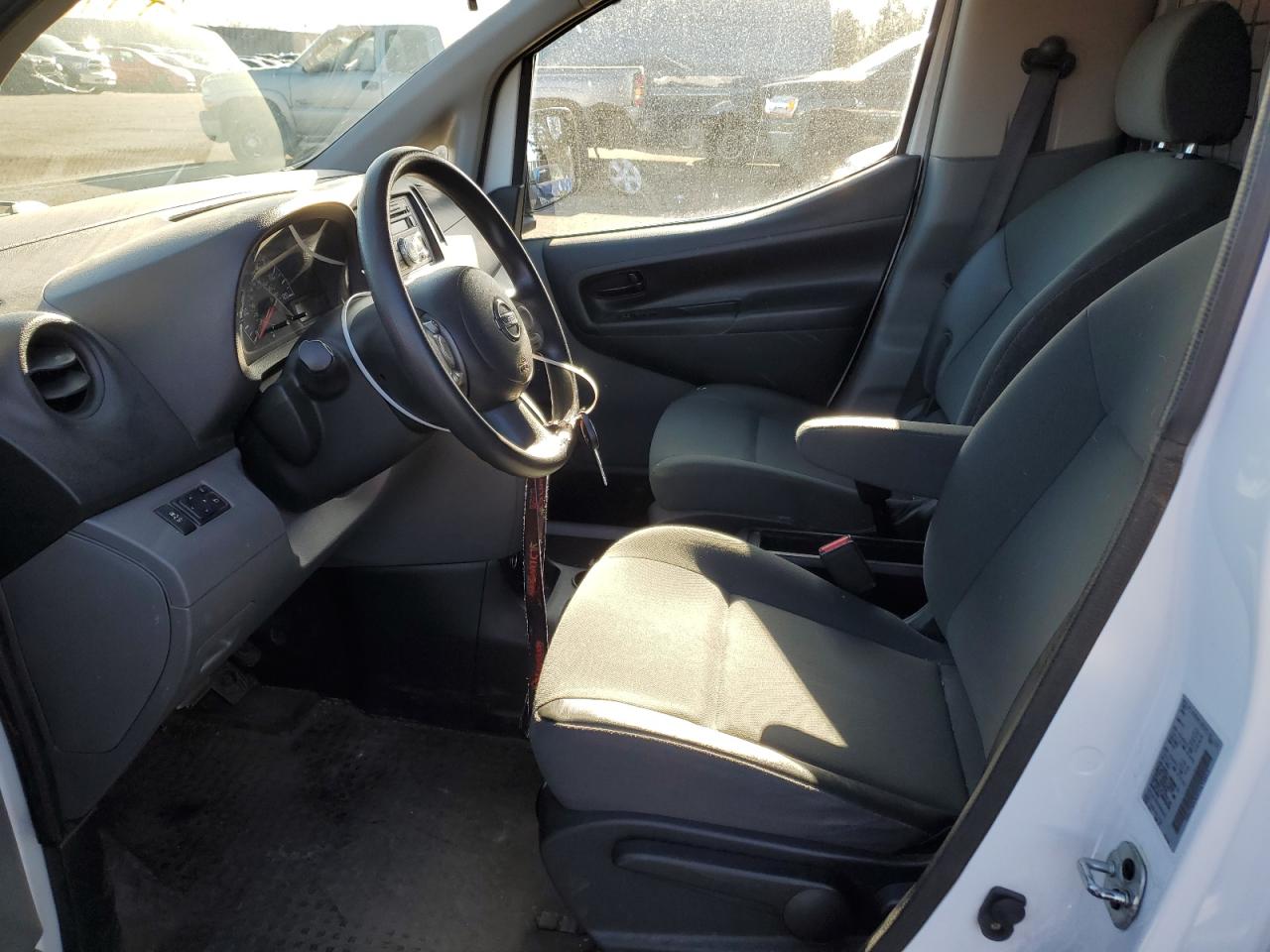 Photo 6 VIN: 3N6CM0KN3FK695843 - NISSAN NV 