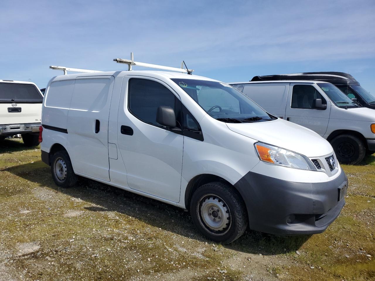 Photo 3 VIN: 3N6CM0KN3JK700533 - NISSAN NV 