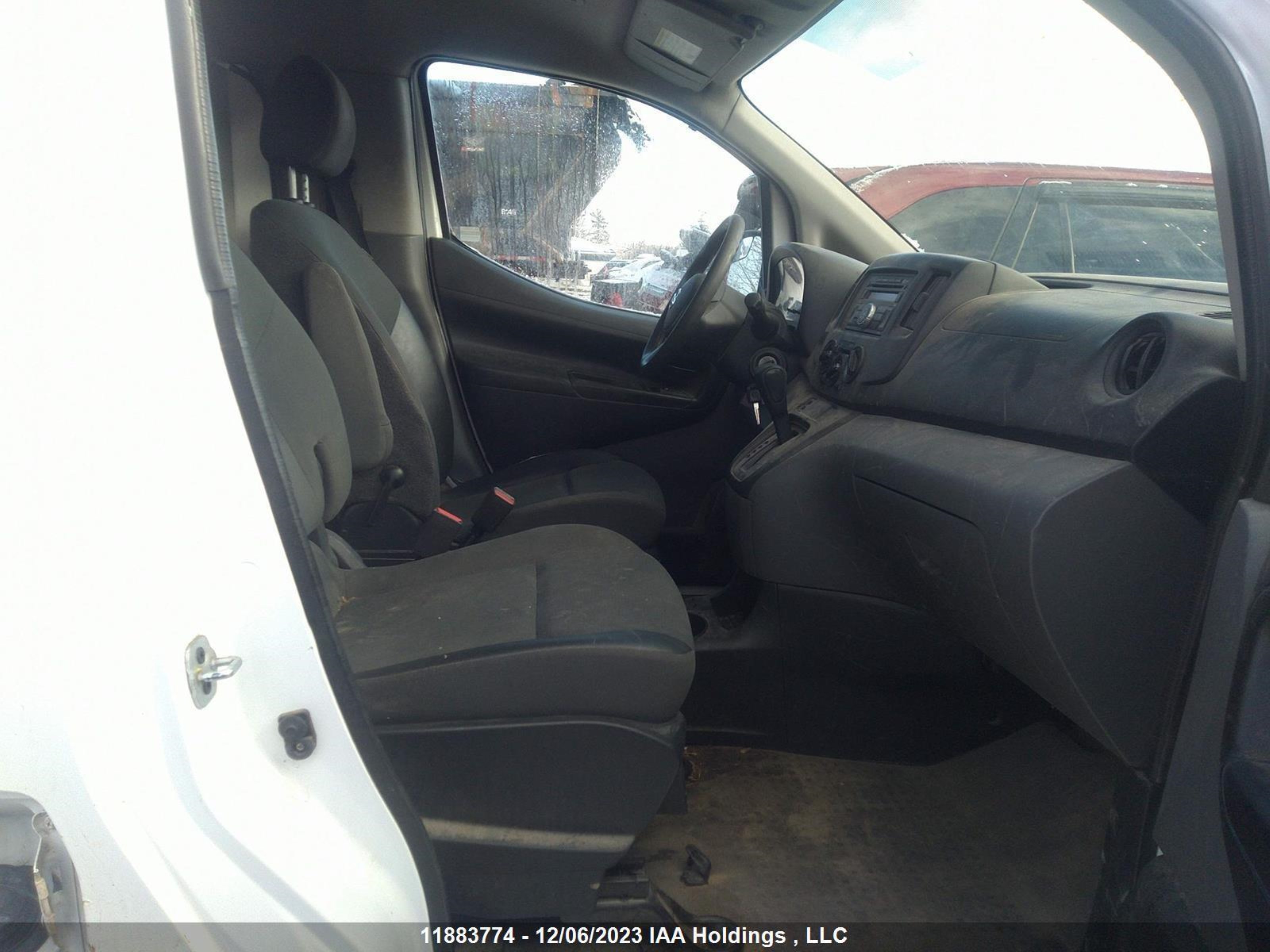 Photo 4 VIN: 3N6CM0KN5FK713646 - NISSAN NV200 